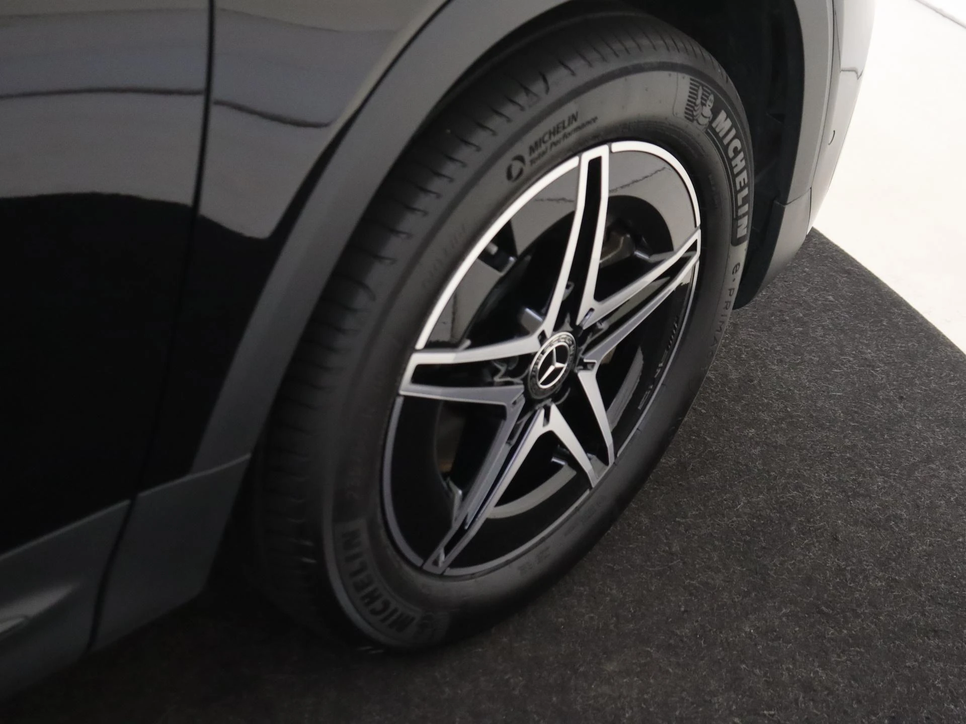 Mercedes-Benz-EQB-image-29