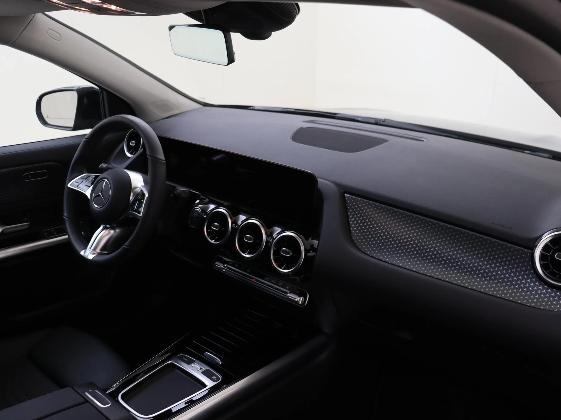 Mercedes-Benz-GLA-image-10