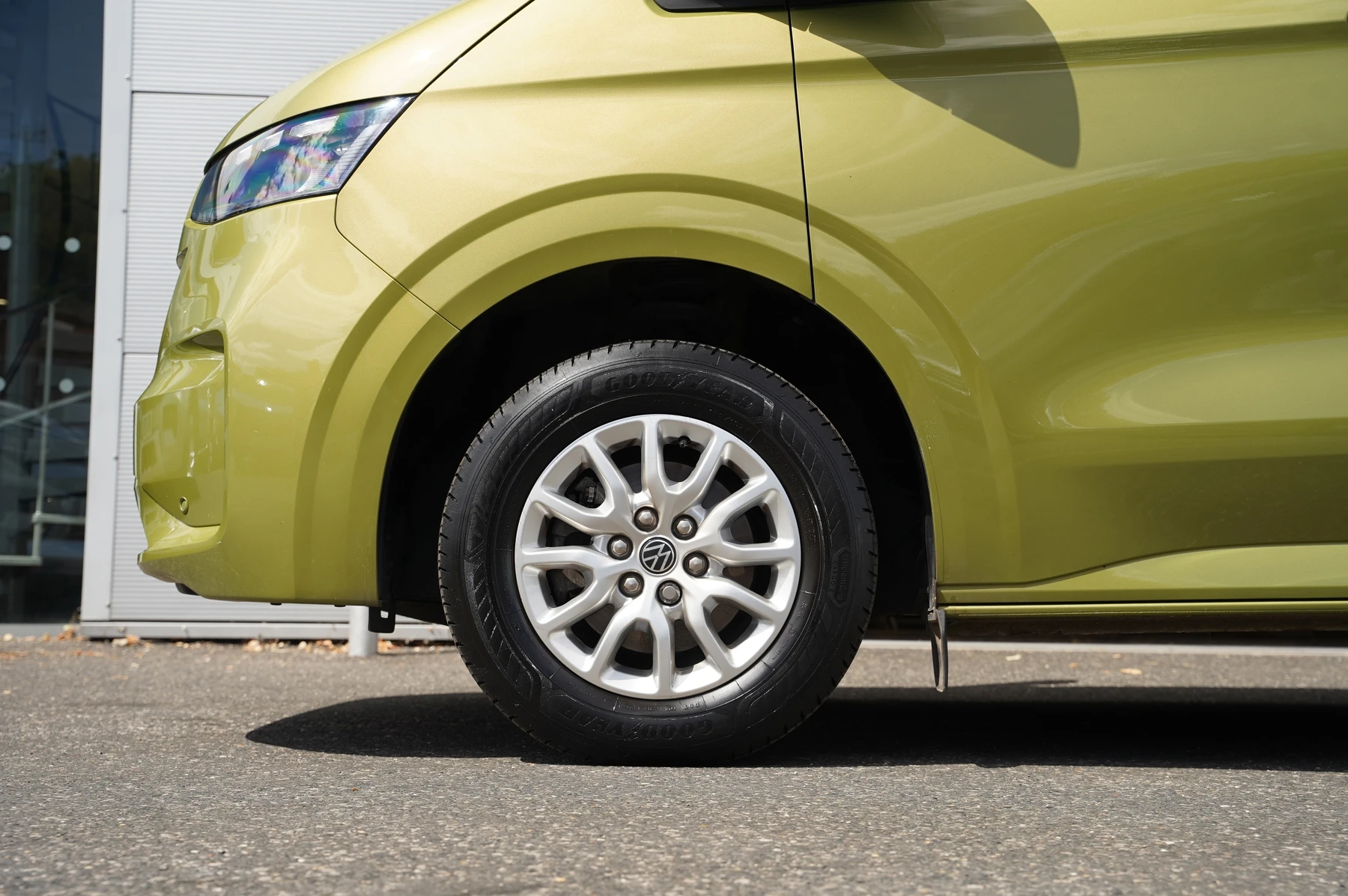 Volkswagen-Transporter-image-4