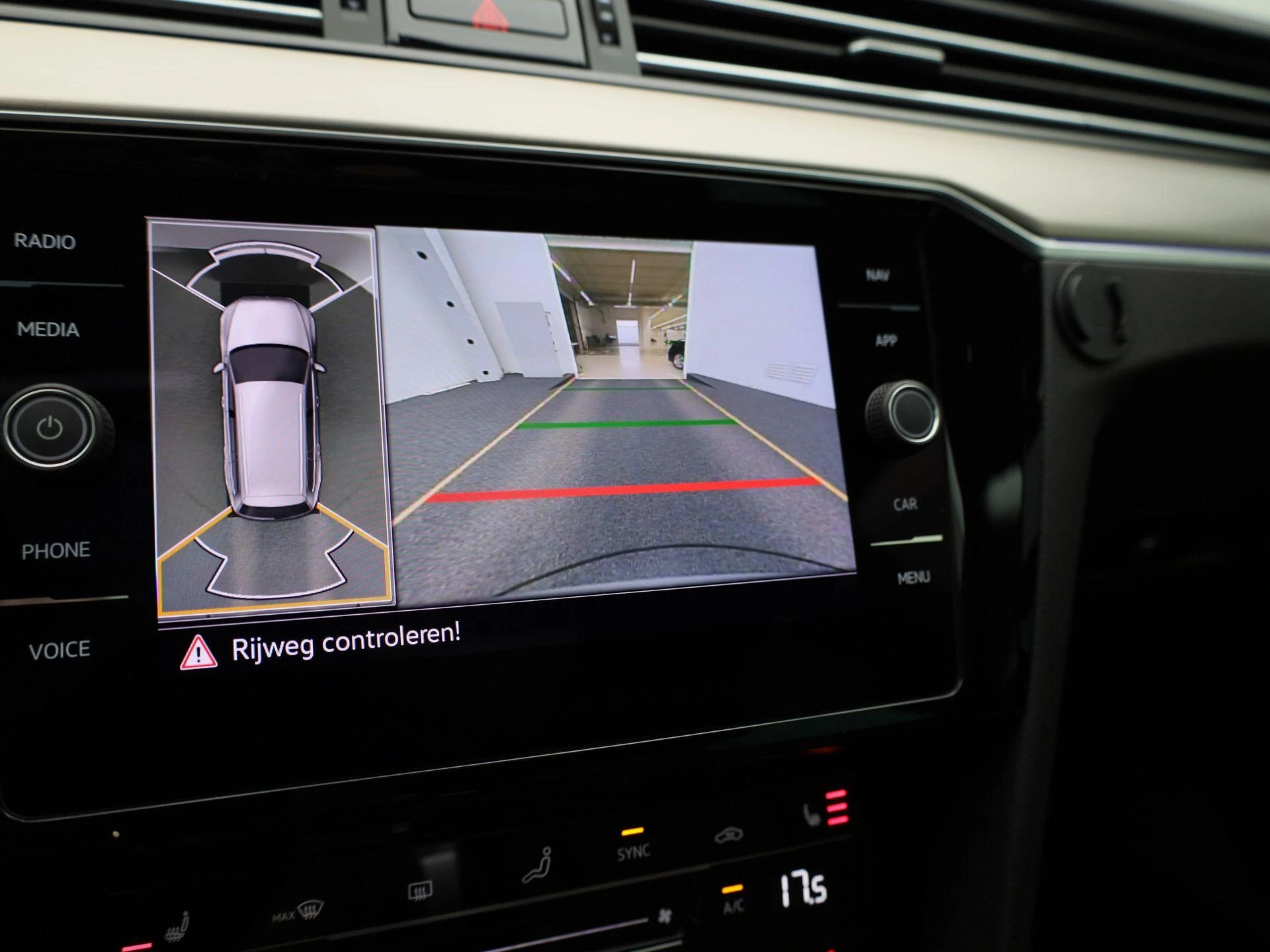 Volkswagen-Passat-image-30