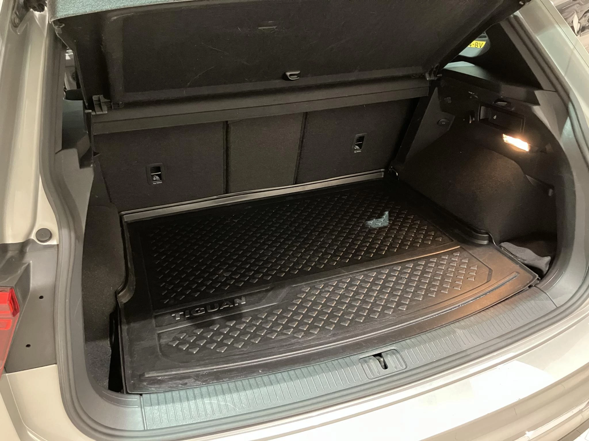 Volkswagen-Tiguan-image-10