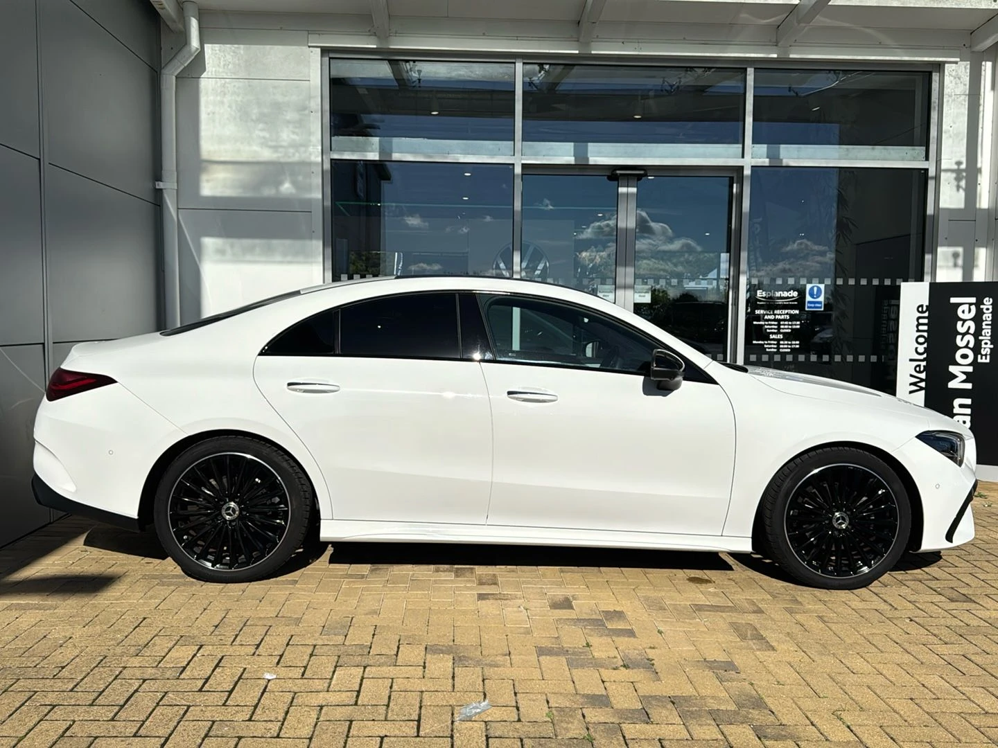 Mercedes-Benz-CLA-image-9