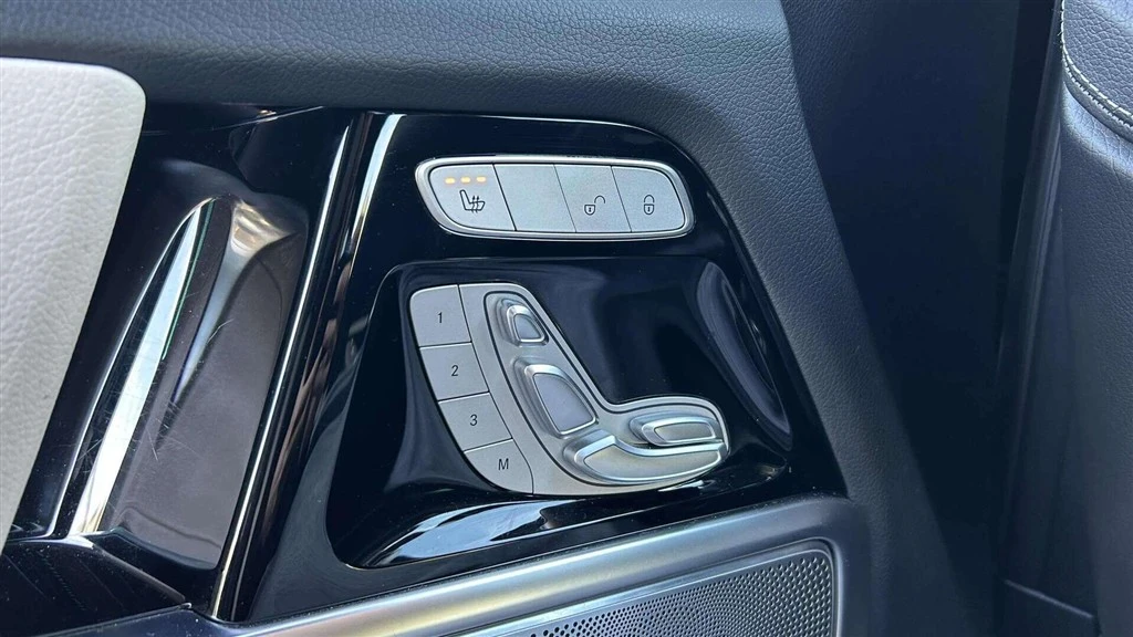 Mercedes-Benz-G-Klasse-image-10