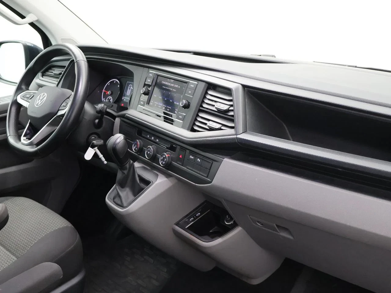 Volkswagen-Transporter-image-9