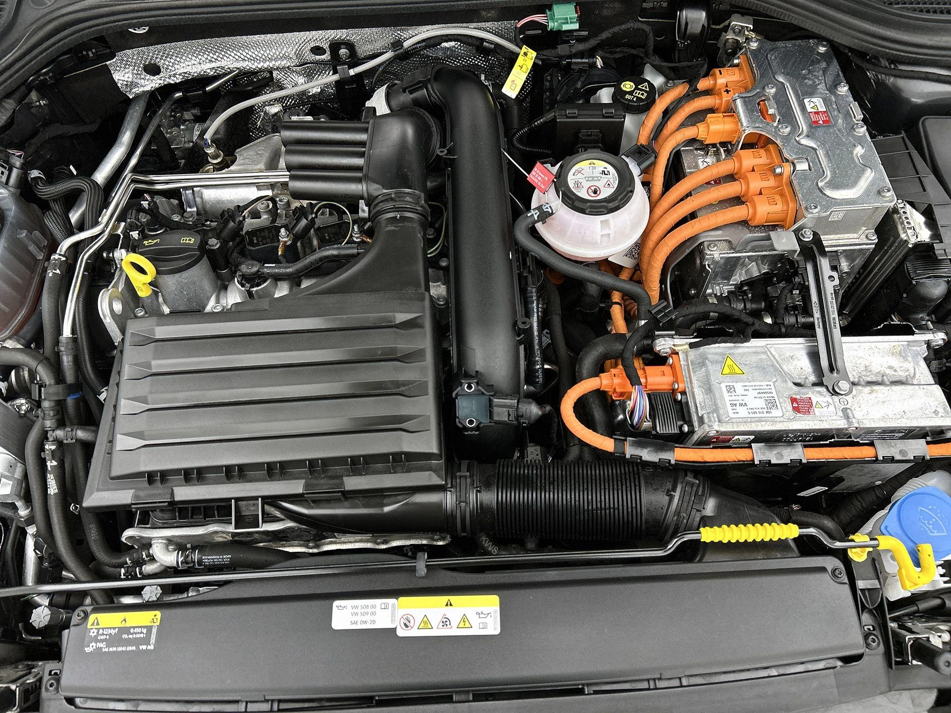 Volkswagen-Golf-image-27