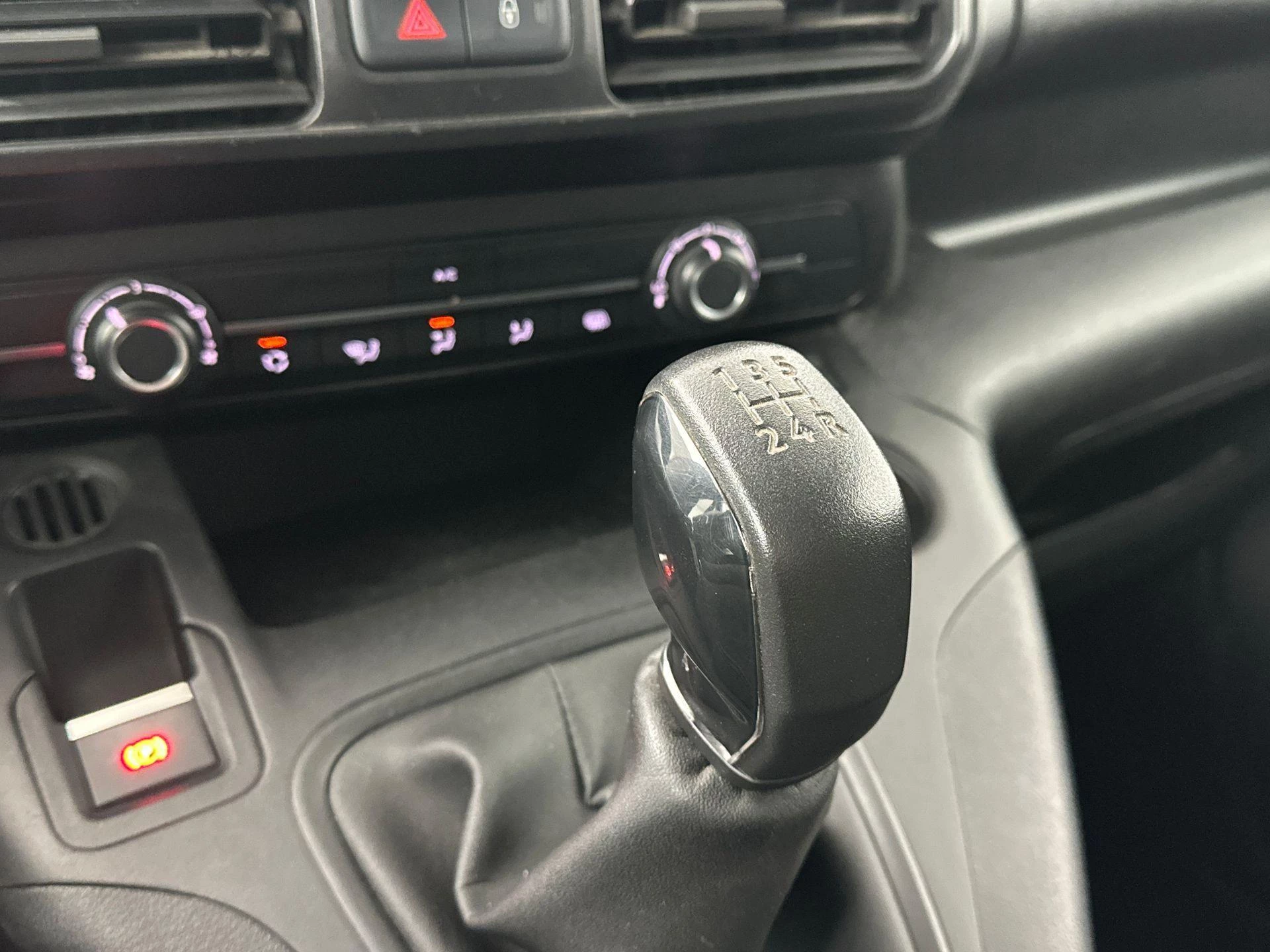 Peugeot-Partner-image-12