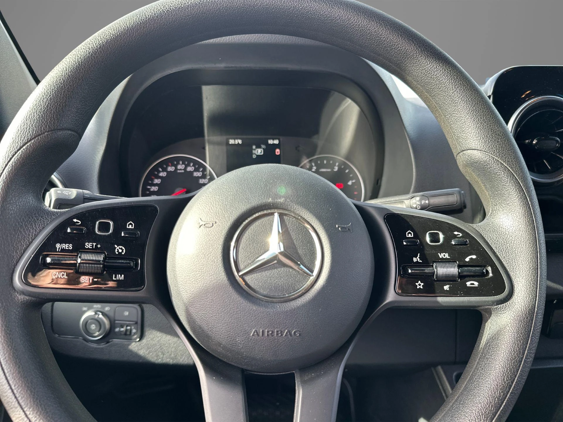 Mercedes-Benz-Sprinter-image-28