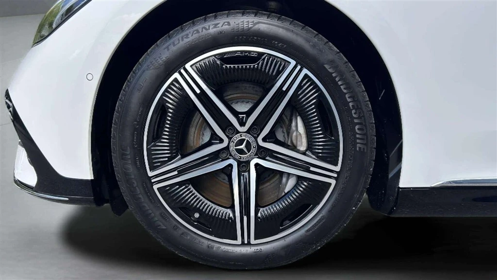 Mercedes-Benz-EQE-image-8
