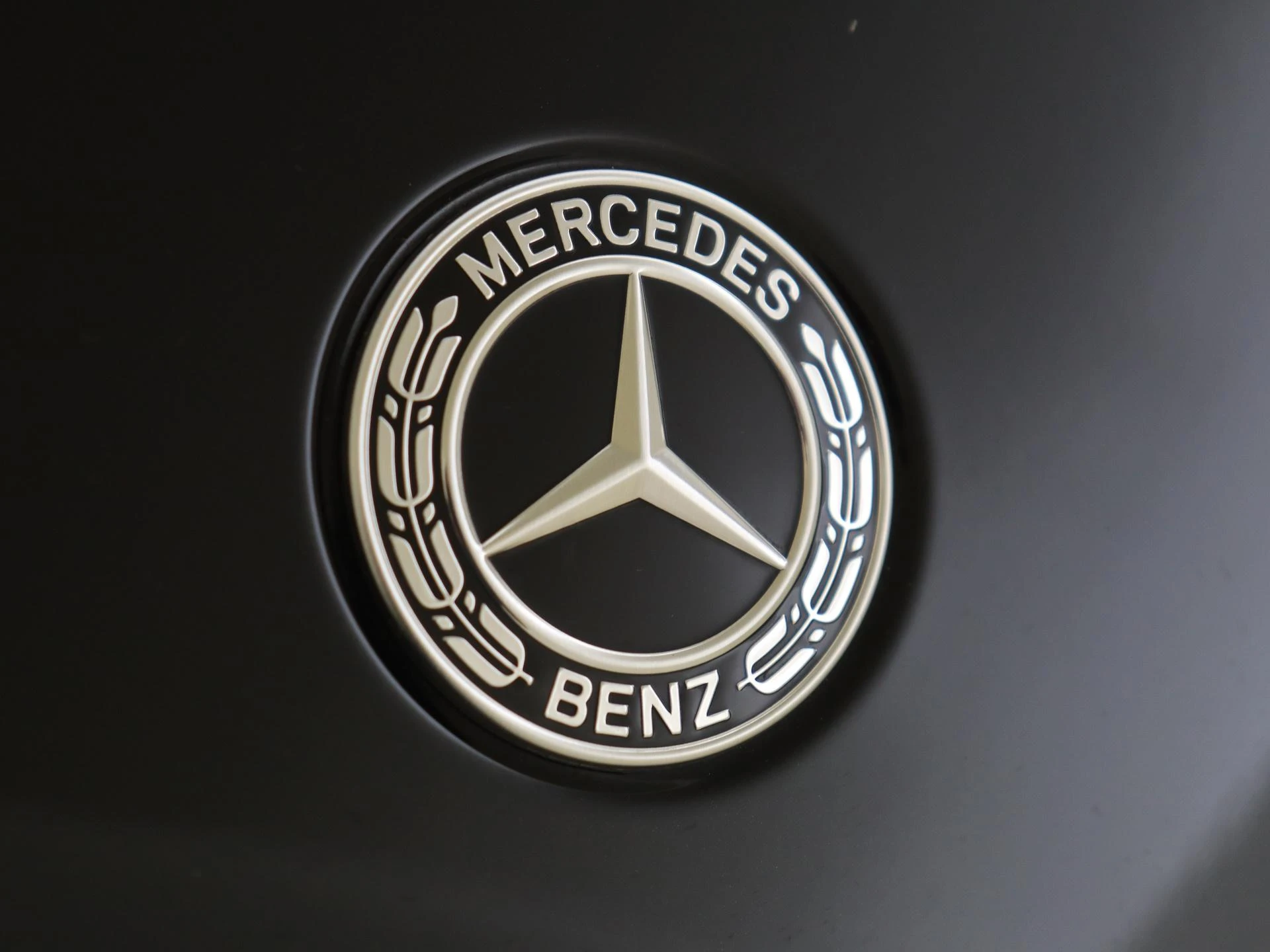 Mercedes-Benz-EQB-image-28