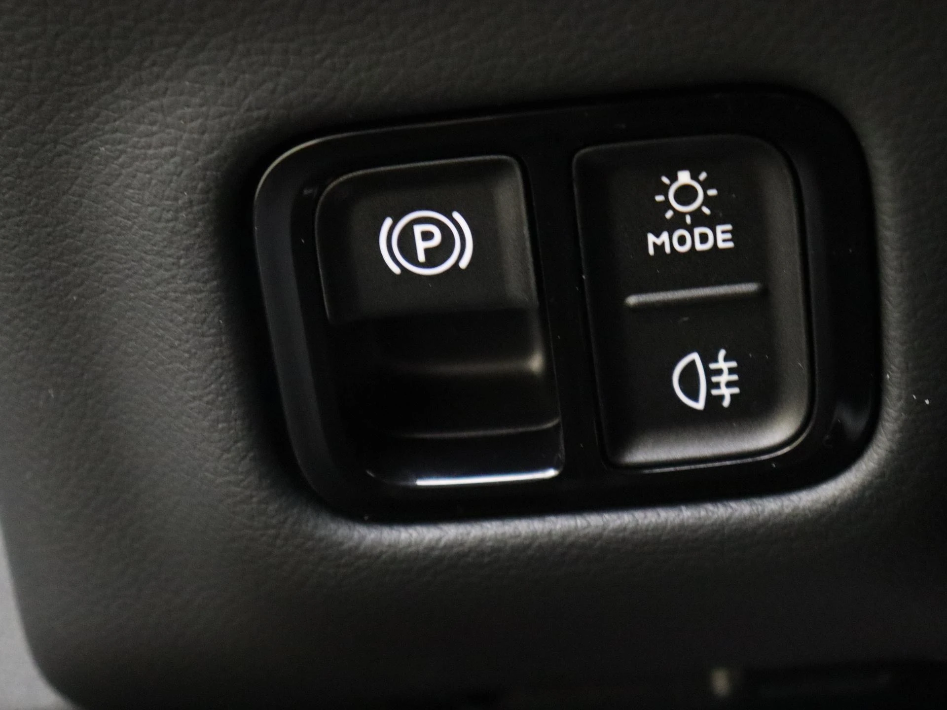 Mercedes-Benz-C-Klasse-image-23
