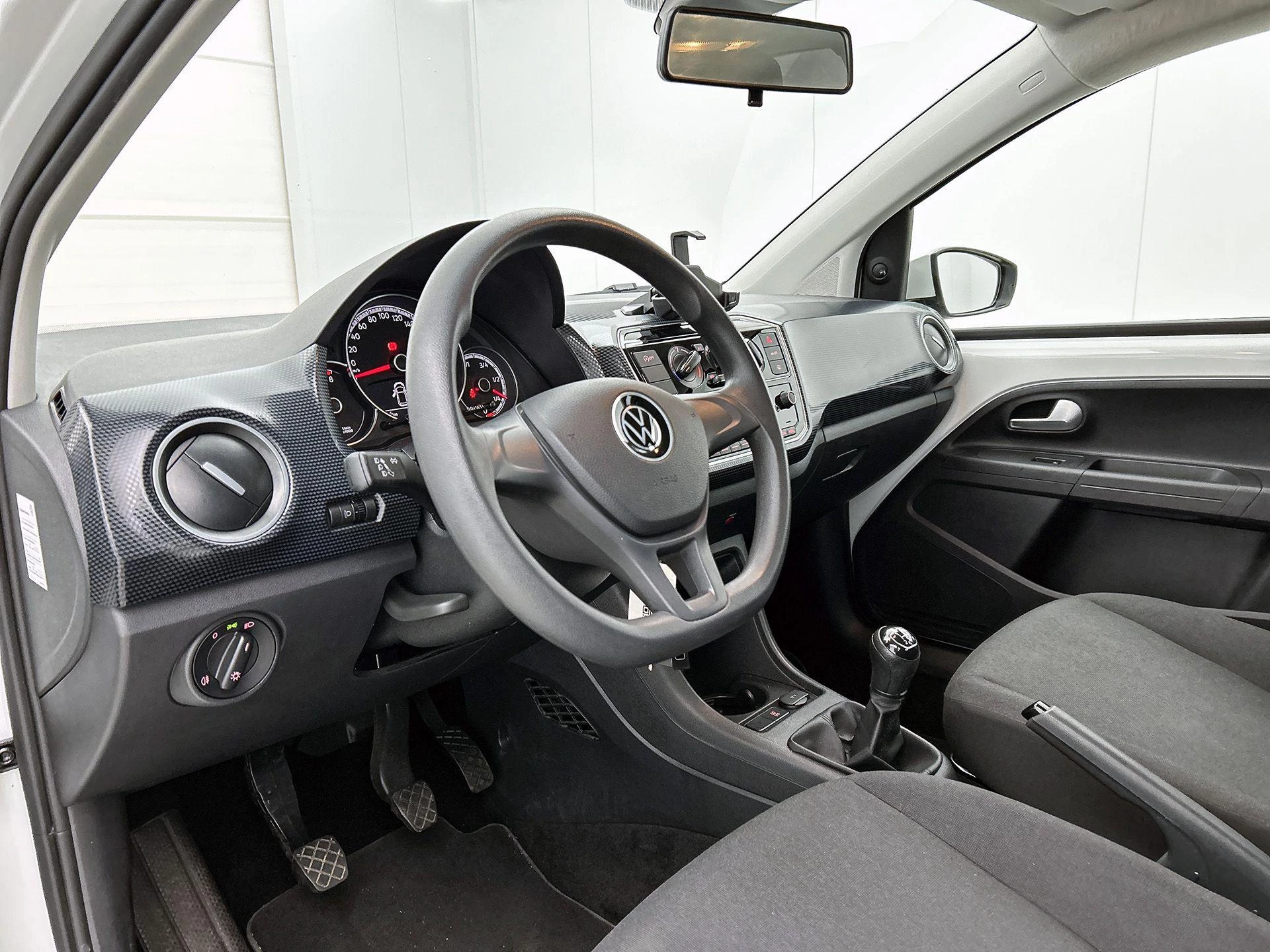Volkswagen-up!-image-7