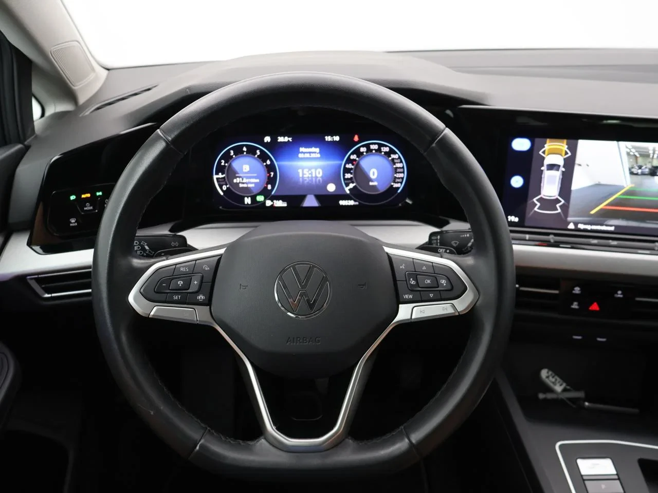 Volkswagen-Golf-image-13