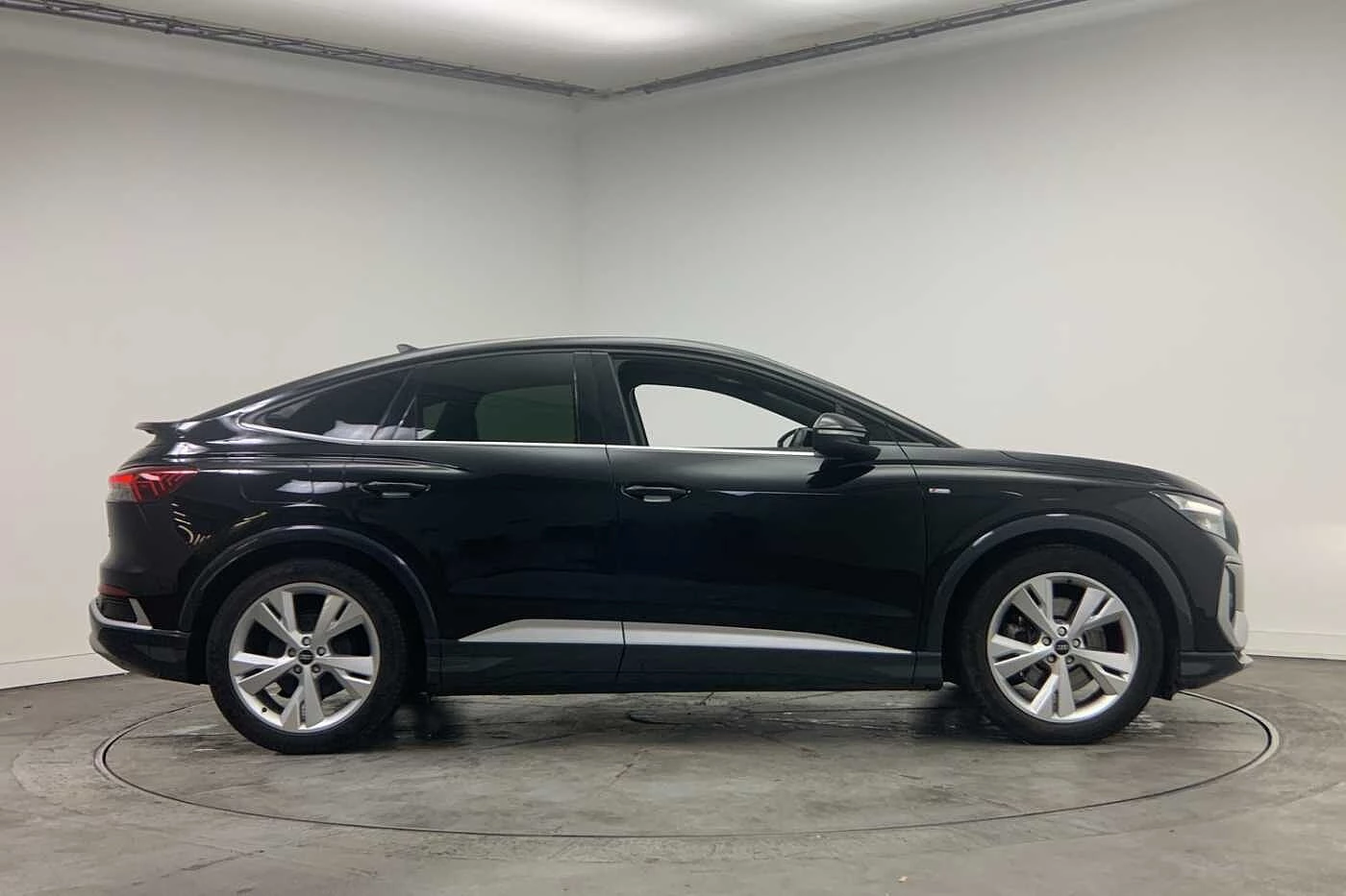 Audi-Q4 Sportback e-tron-image-3