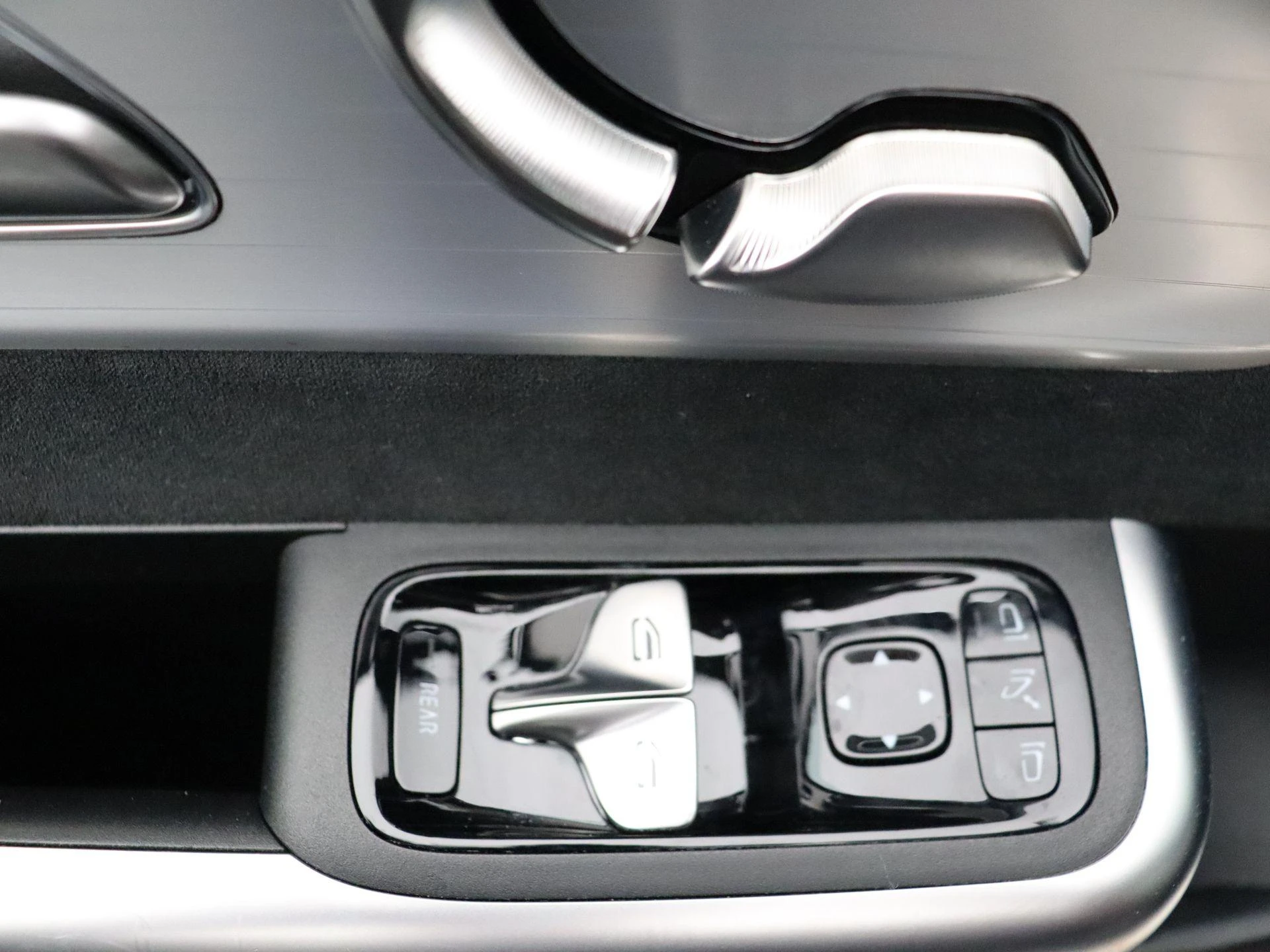 Mercedes-Benz-CLA-image-9