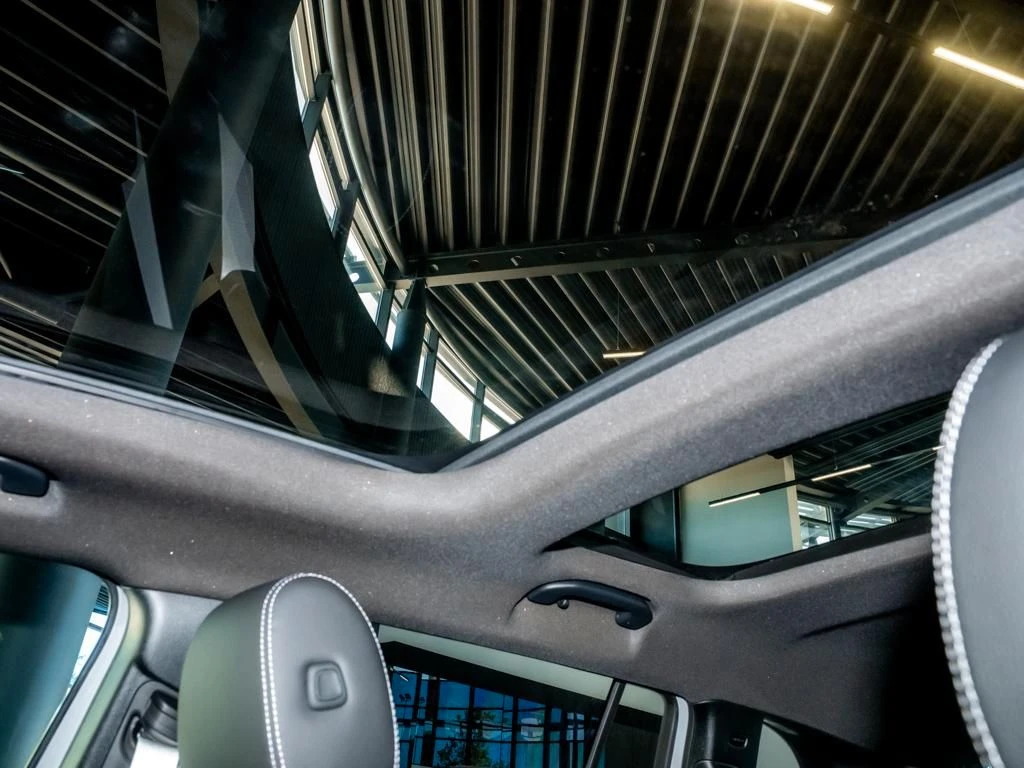Mercedes-Benz-GLB 200 d-image-13