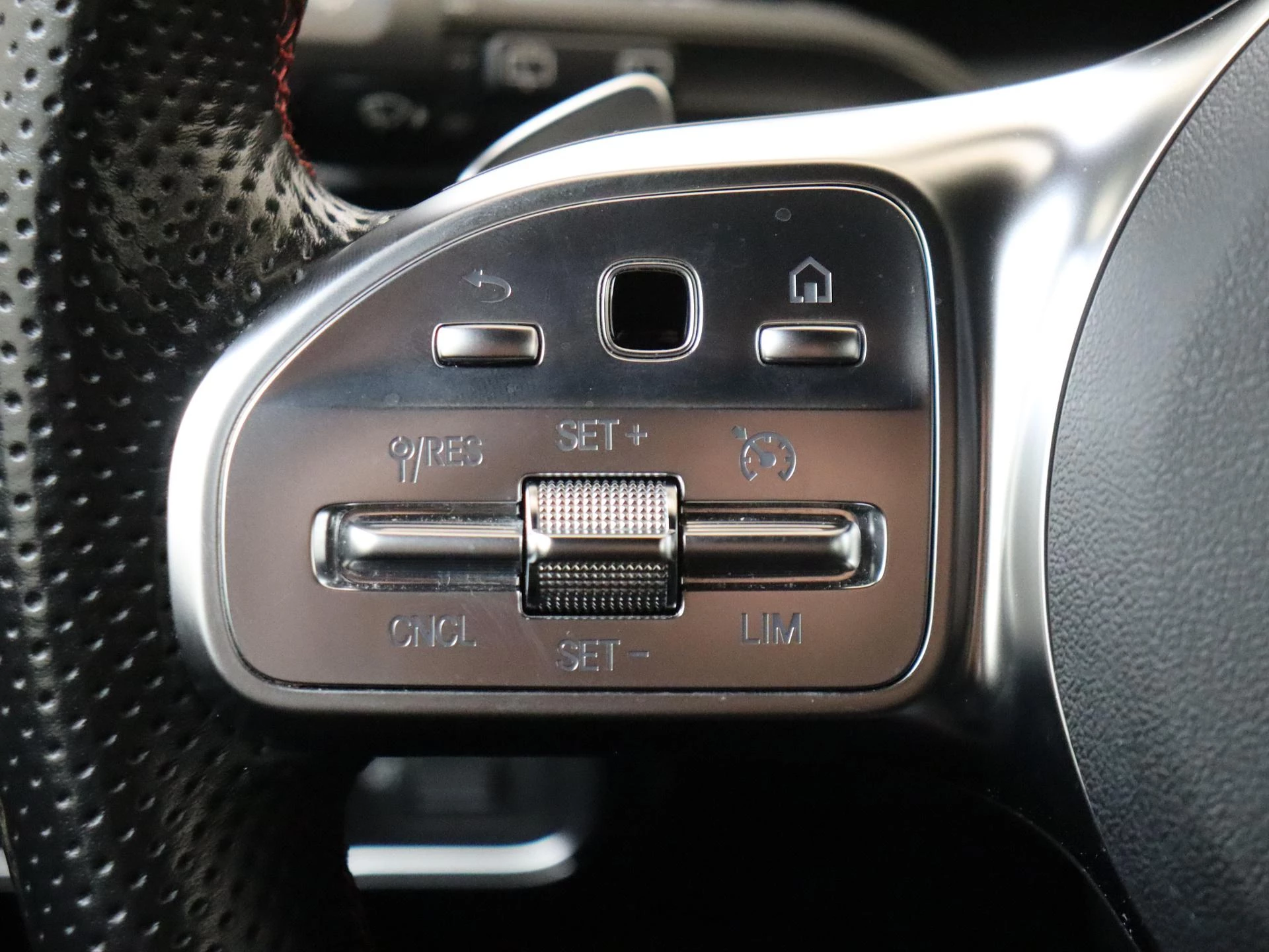 Mercedes-Benz-A-Klasse-image-12