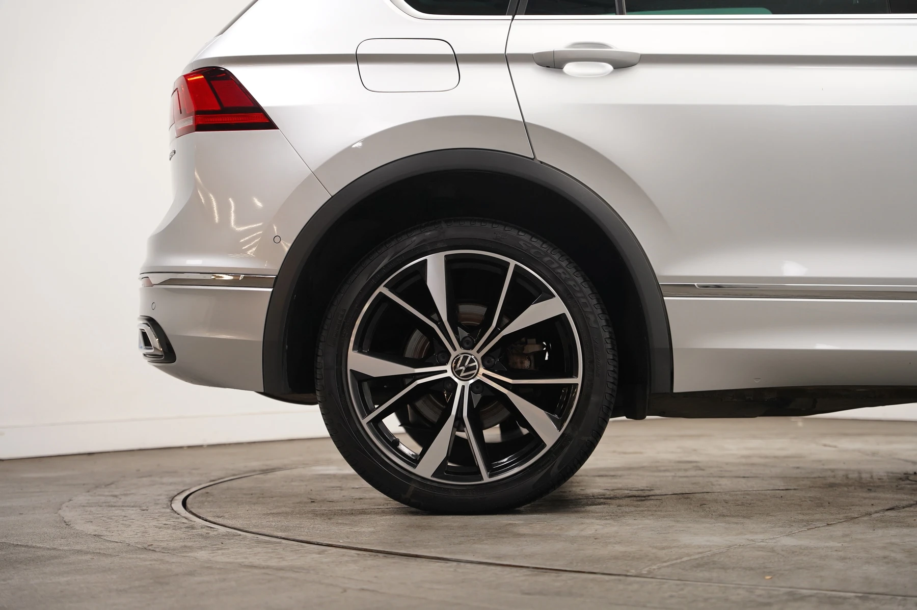 Volkswagen-Tiguan-image-31
