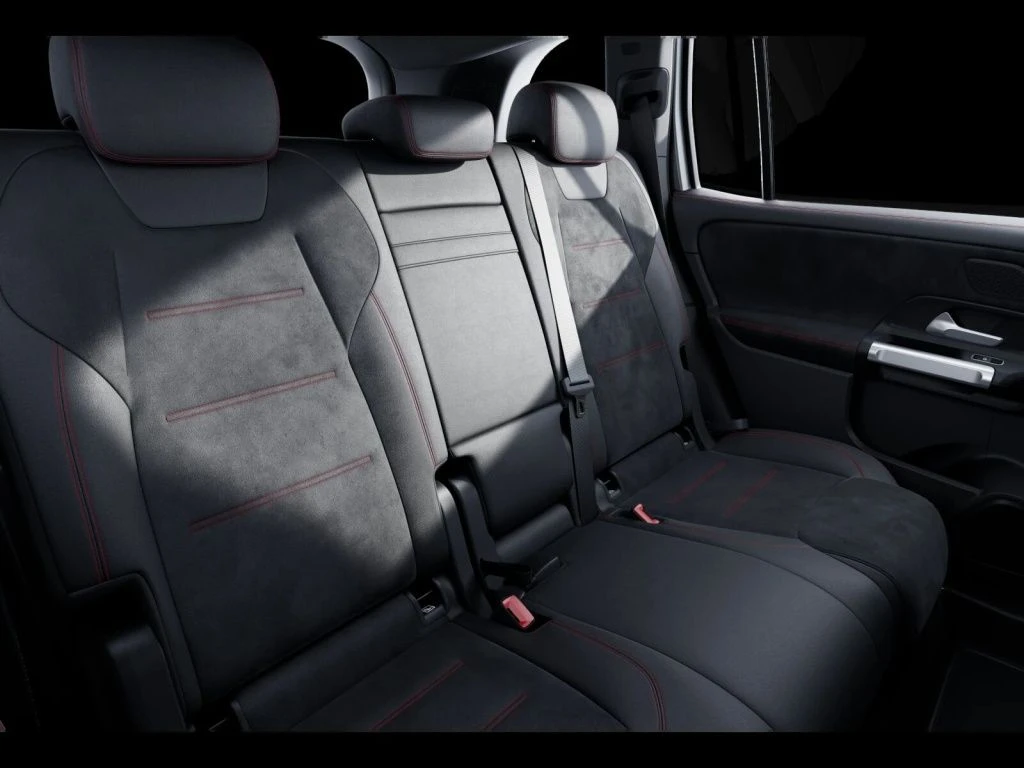 Mercedes-Benz-GLB 200-image-11