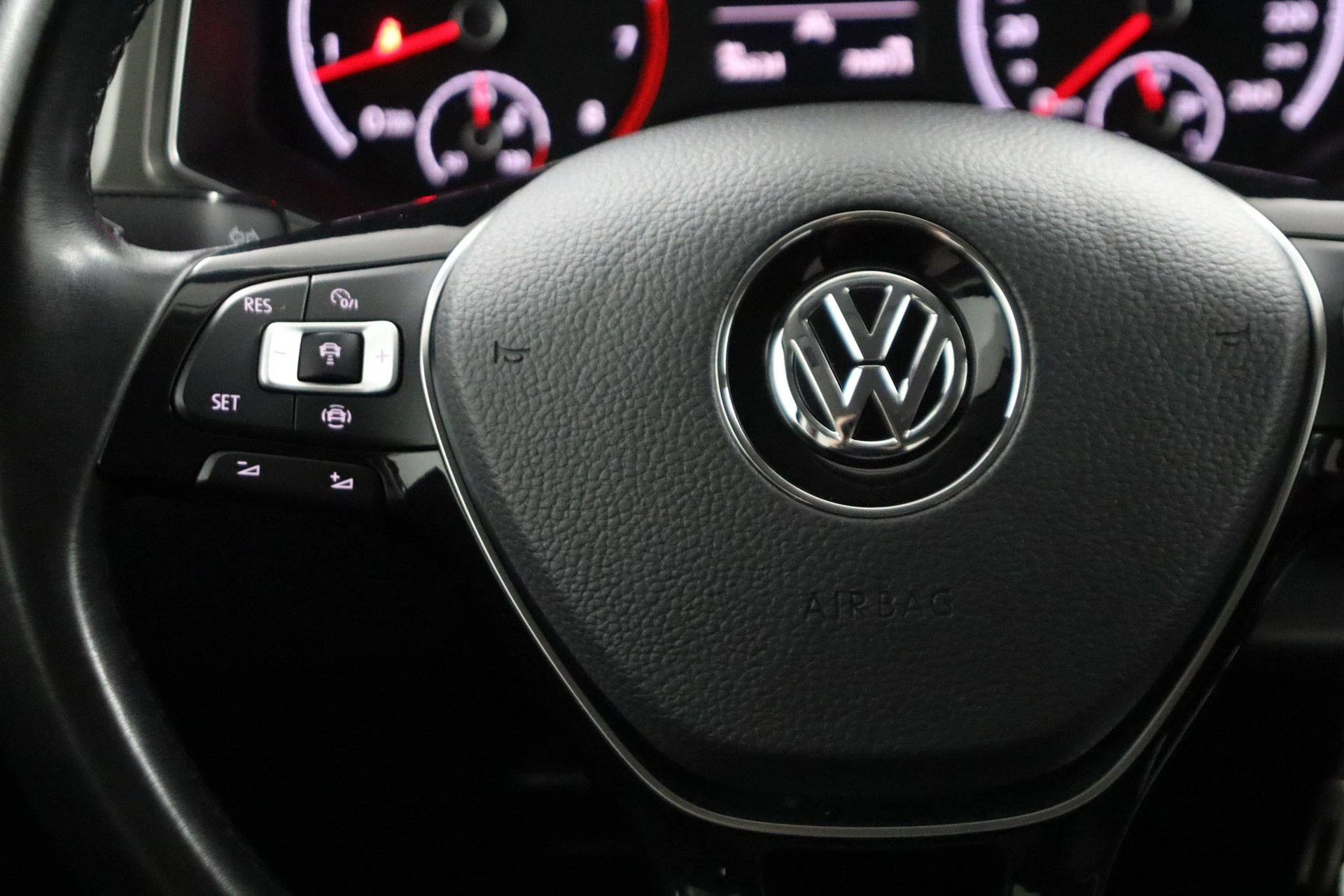 Volkswagen-T-Roc-image-16