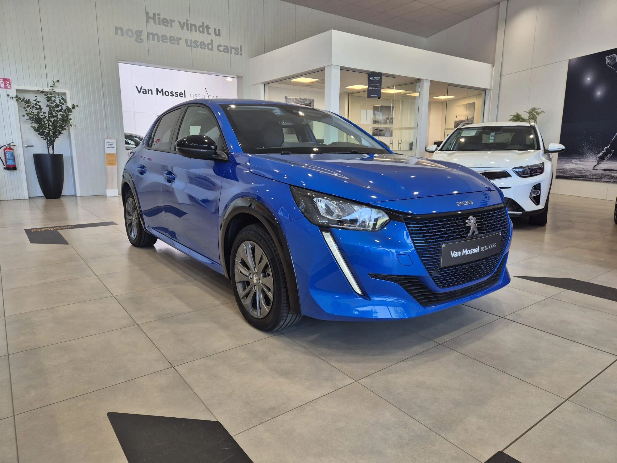 Peugeot-e-208-image-2
