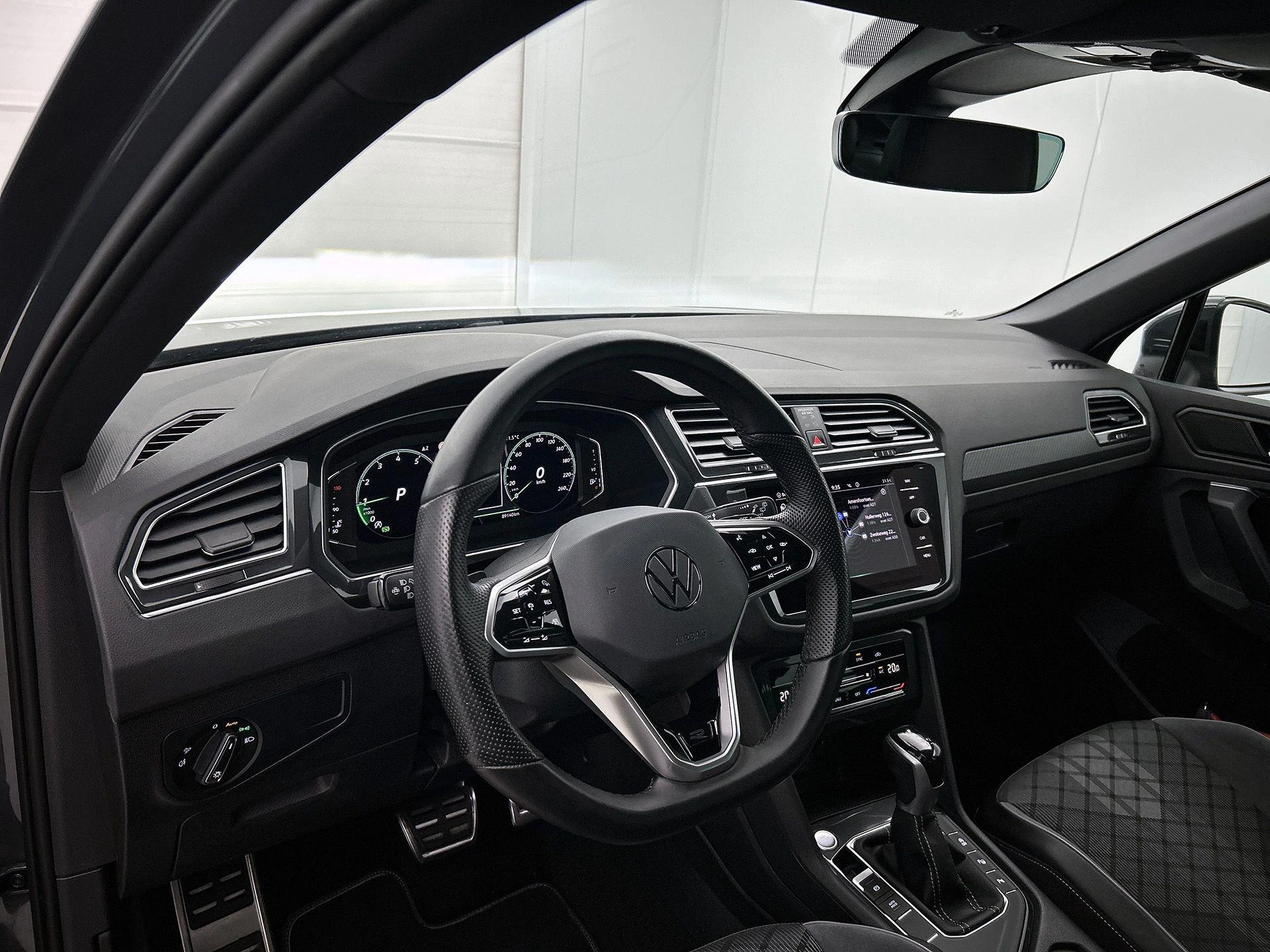 Volkswagen-Tiguan-image-16
