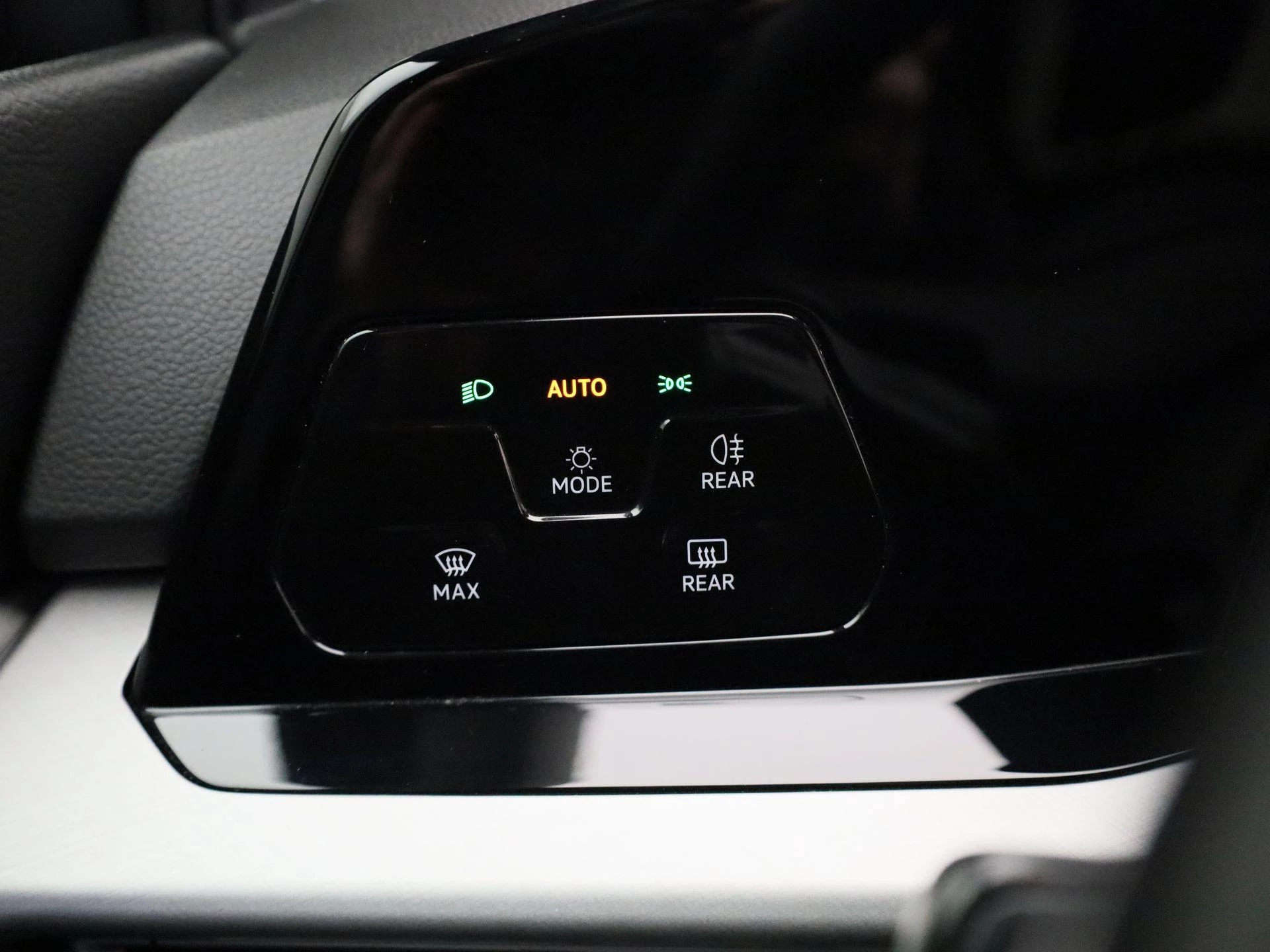 Volkswagen-Golf-image-21