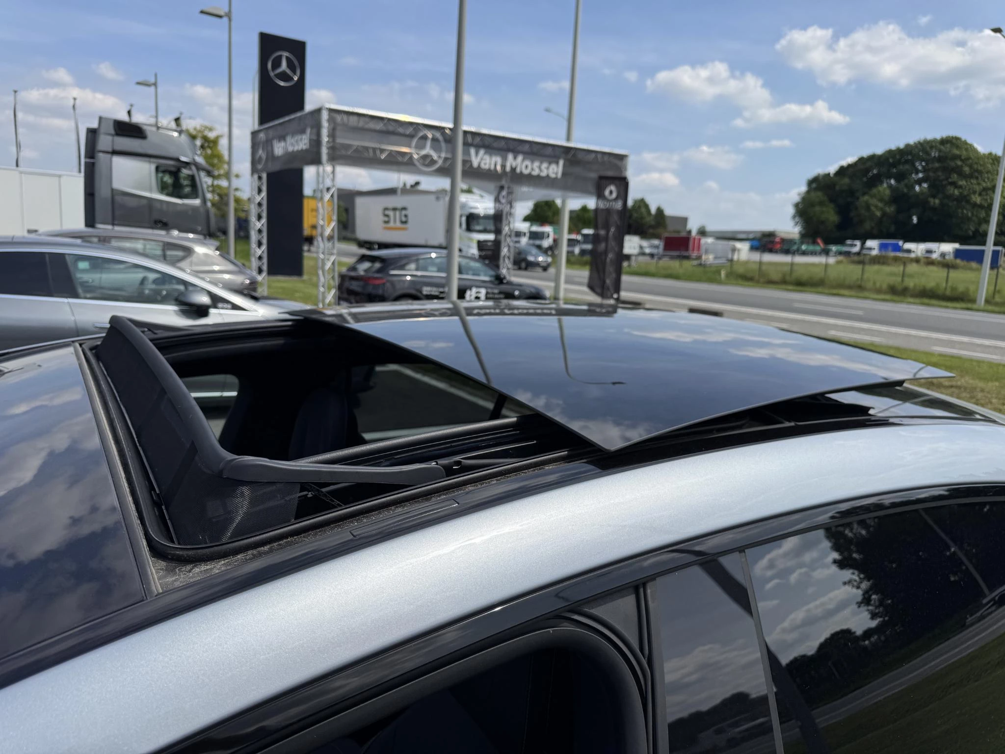 Mercedes-Benz-EQS-image-14