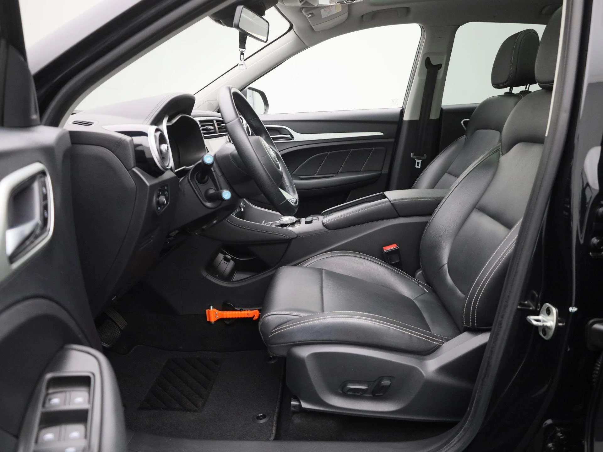 MG-ZS EV-image-10