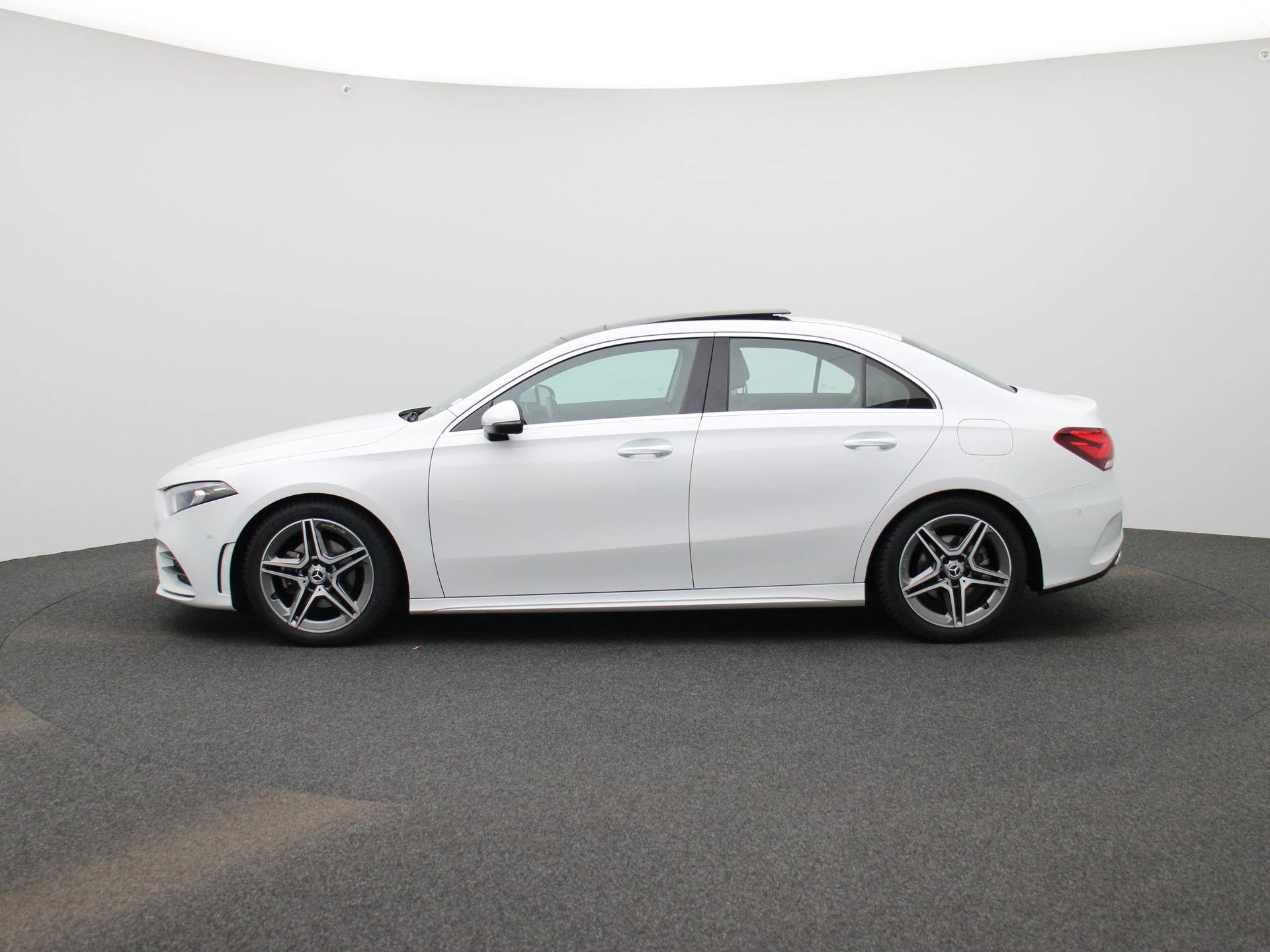 Mercedes-Benz-A-Klasse-image-4