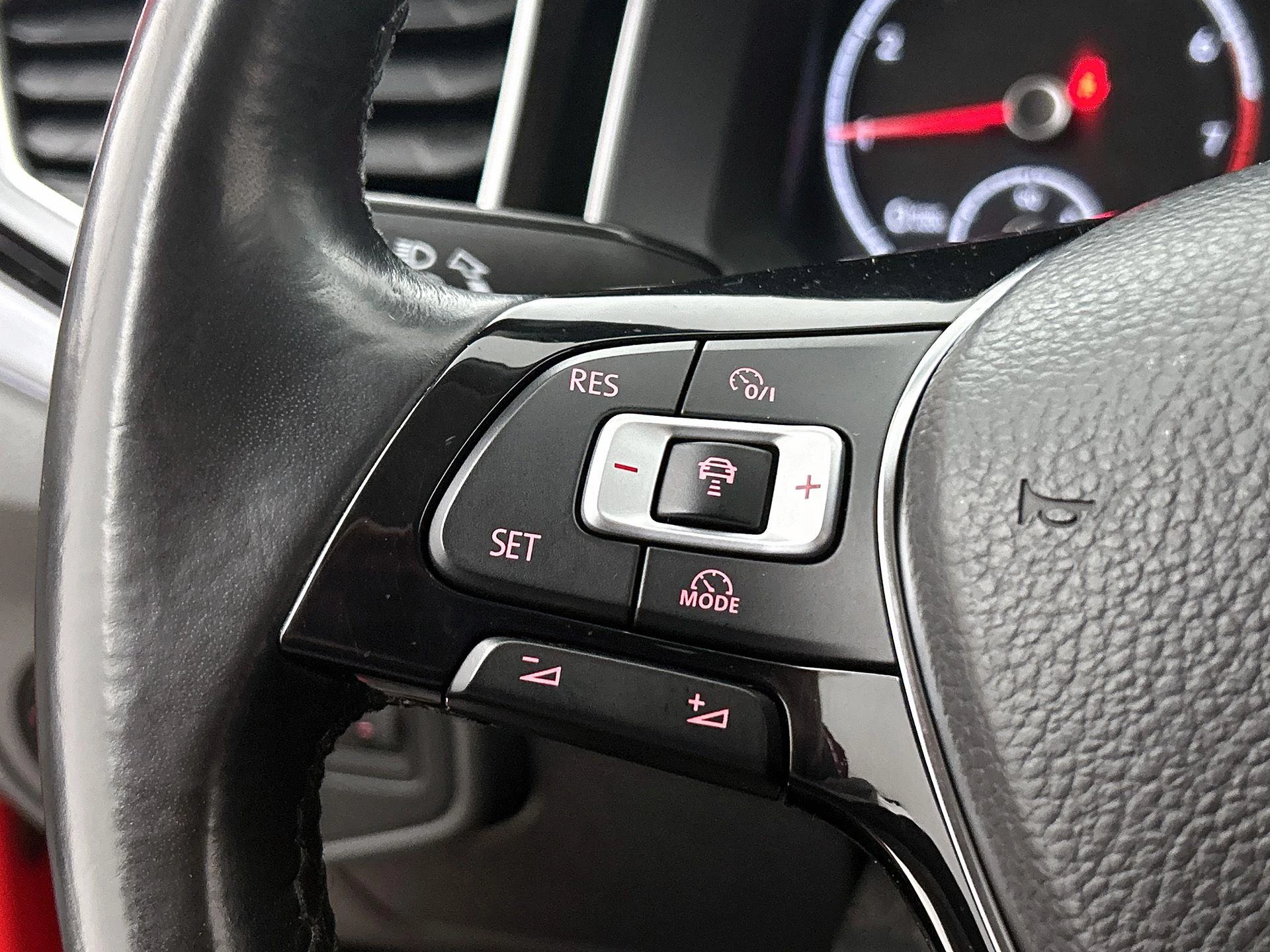 Volkswagen-Polo-image-7
