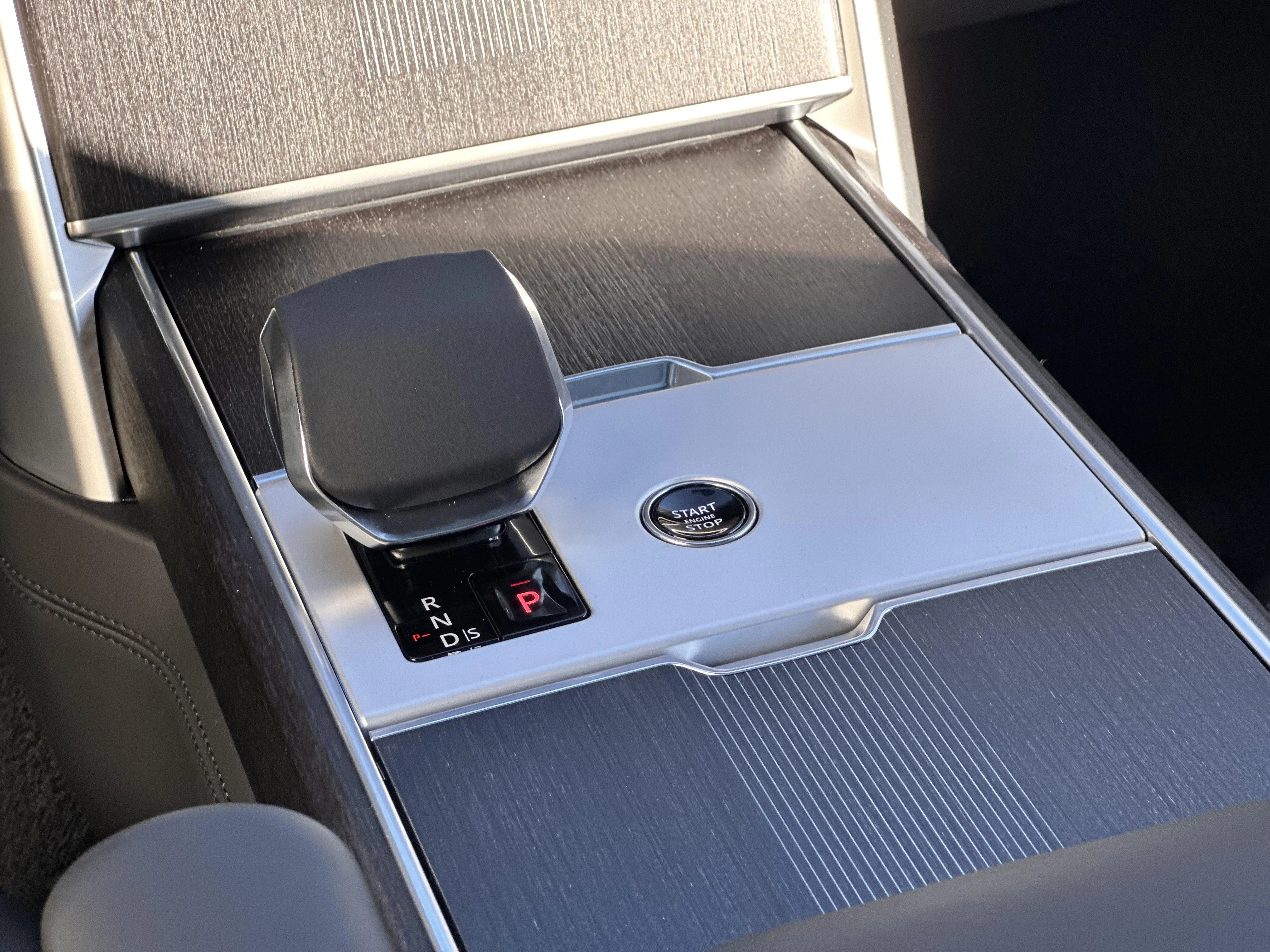 Land Rover-Range Rover-image-25