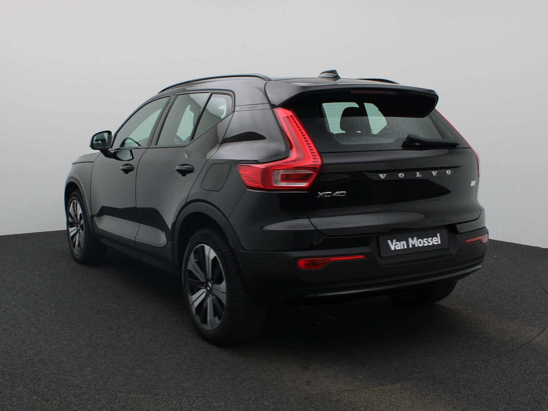 Volvo-XC40-image-1