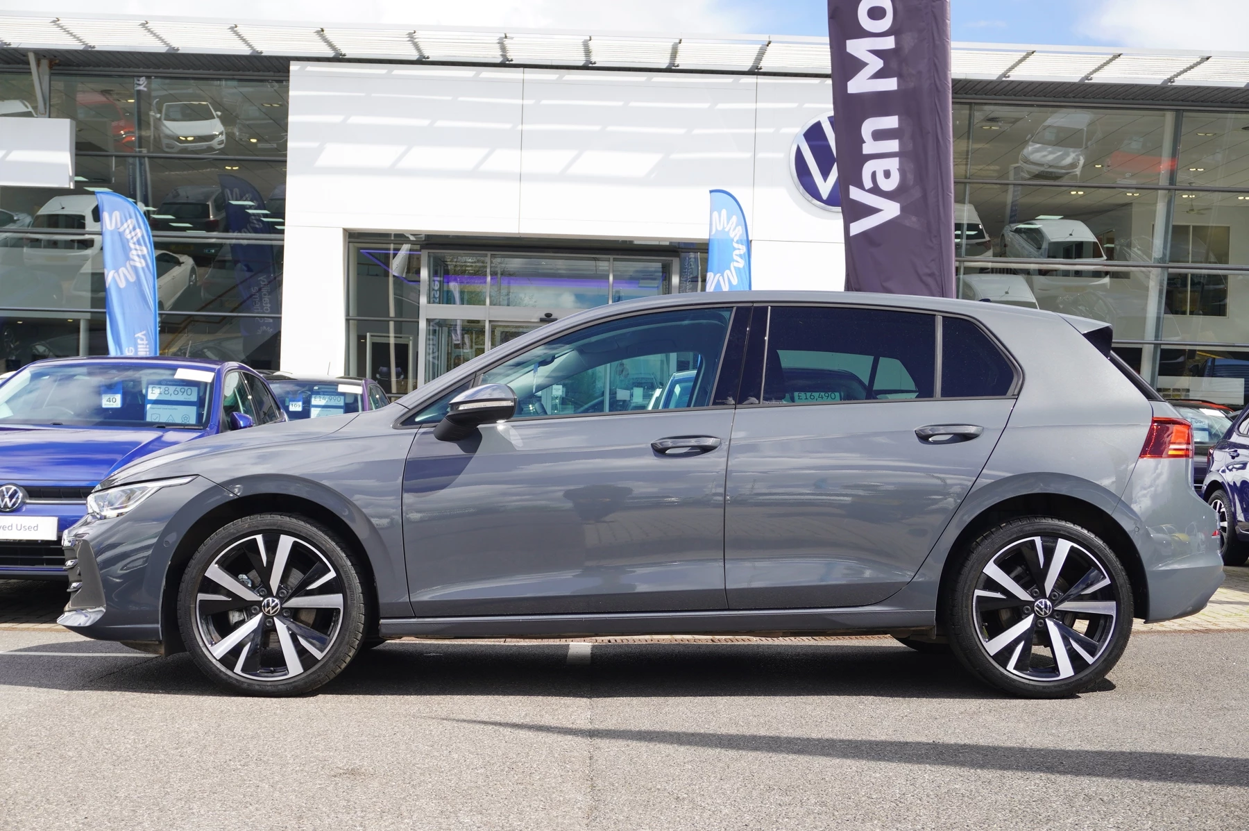 Volkswagen-Golf-image-14