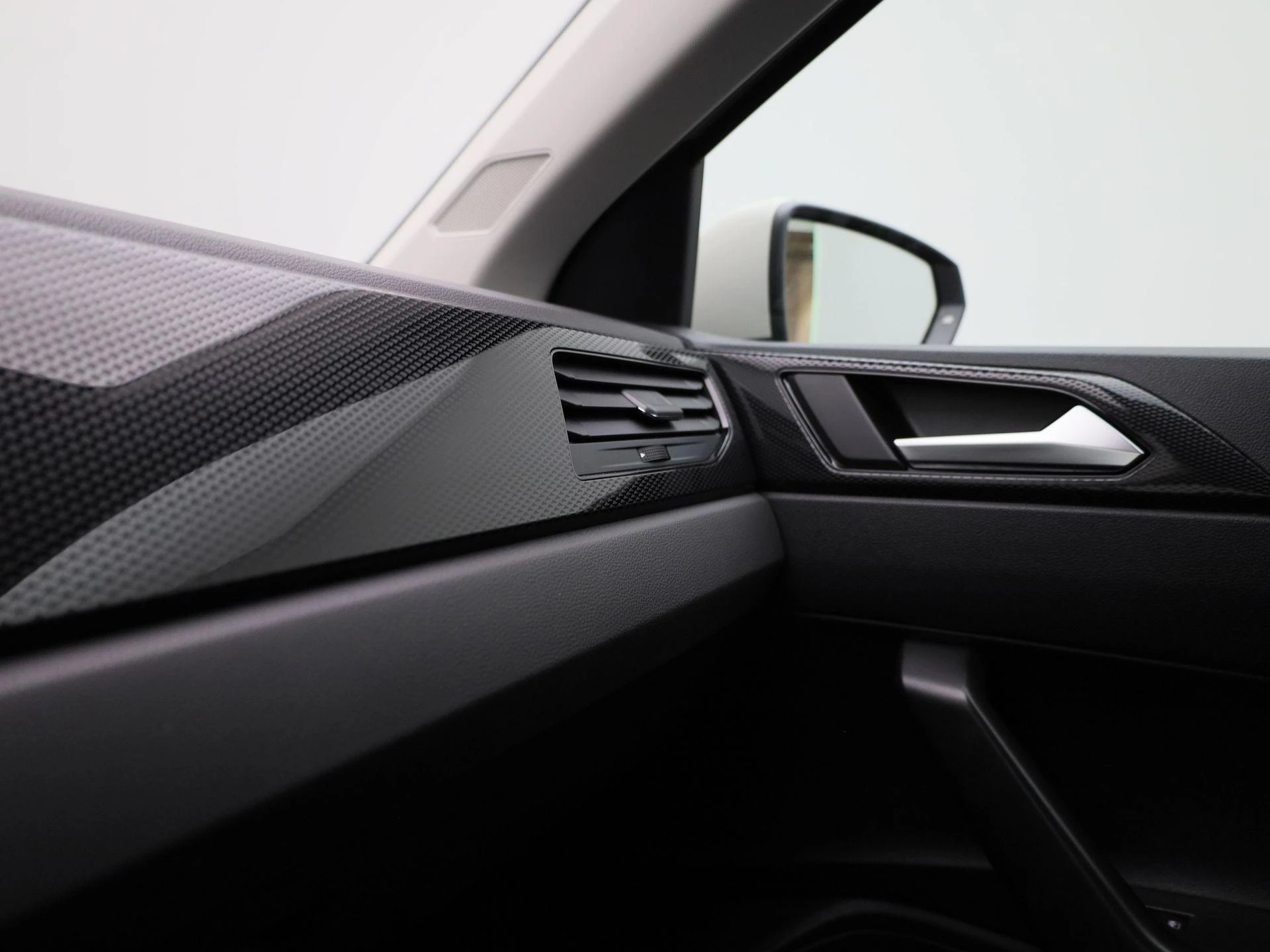 Volkswagen-Polo-image-27