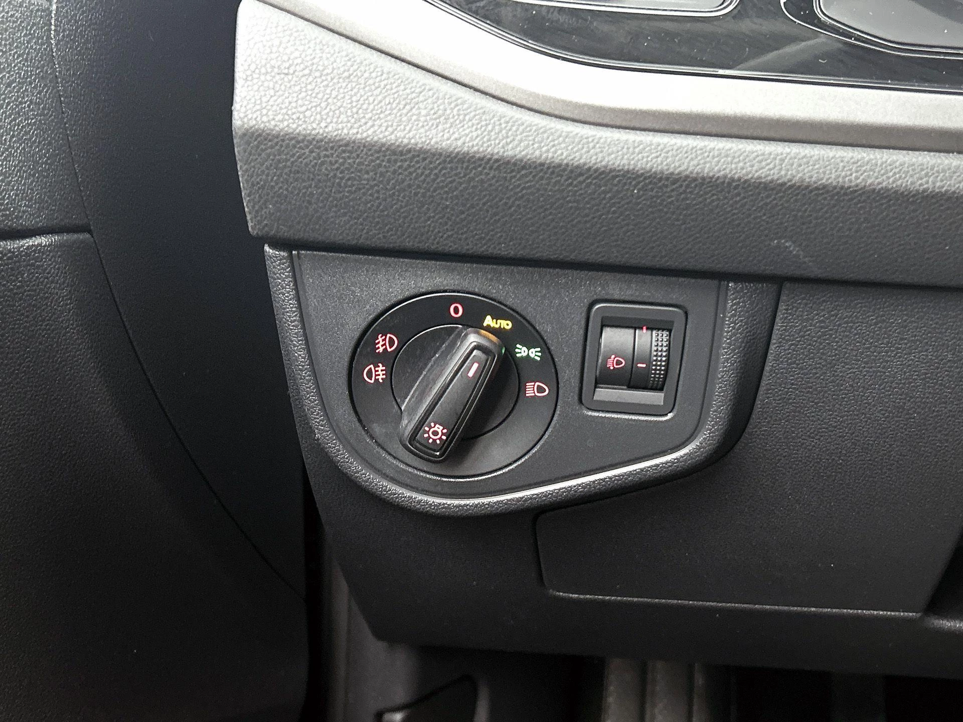 Volkswagen-Polo-image-19