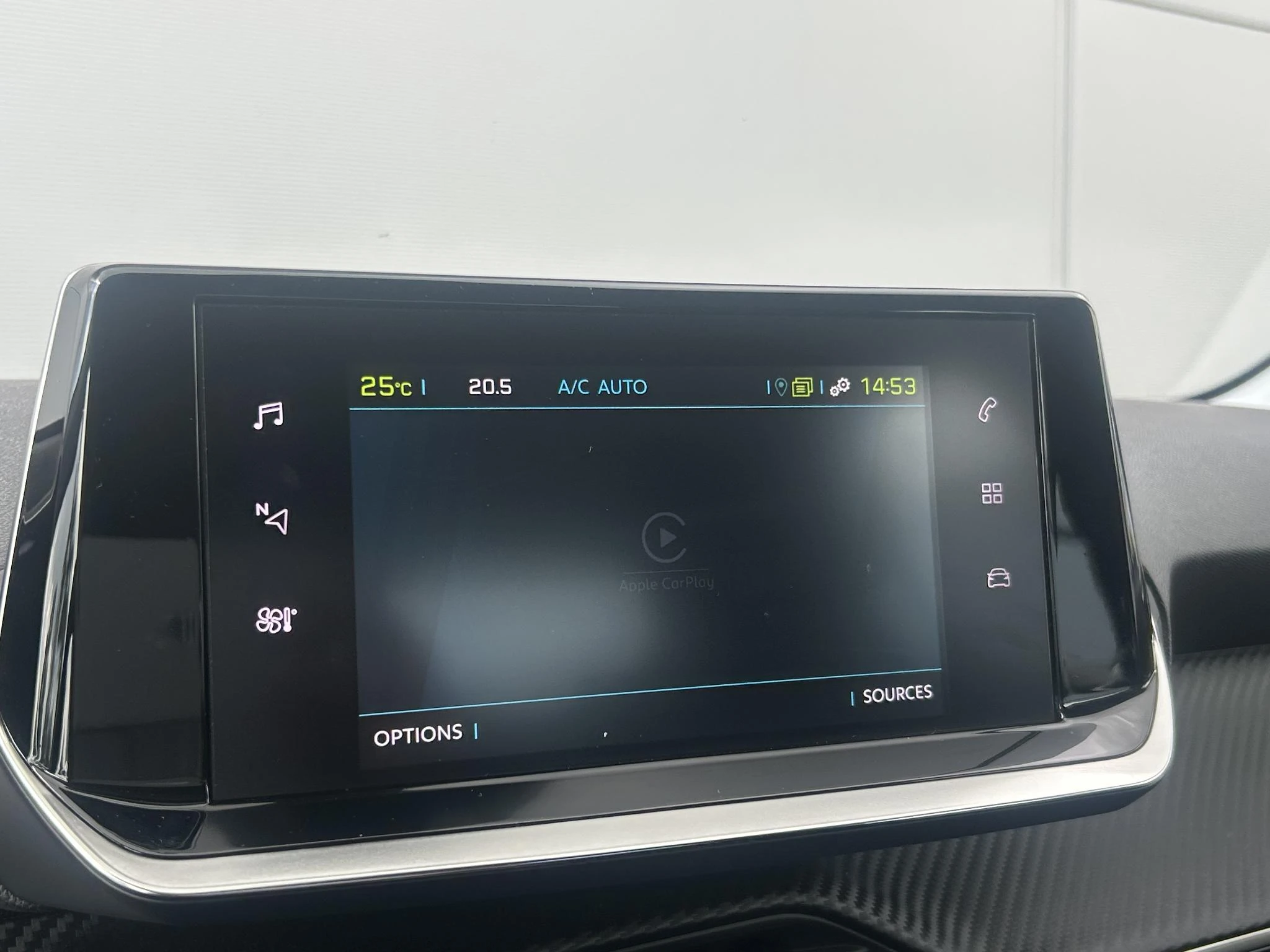 Peugeot-e-208-image-14