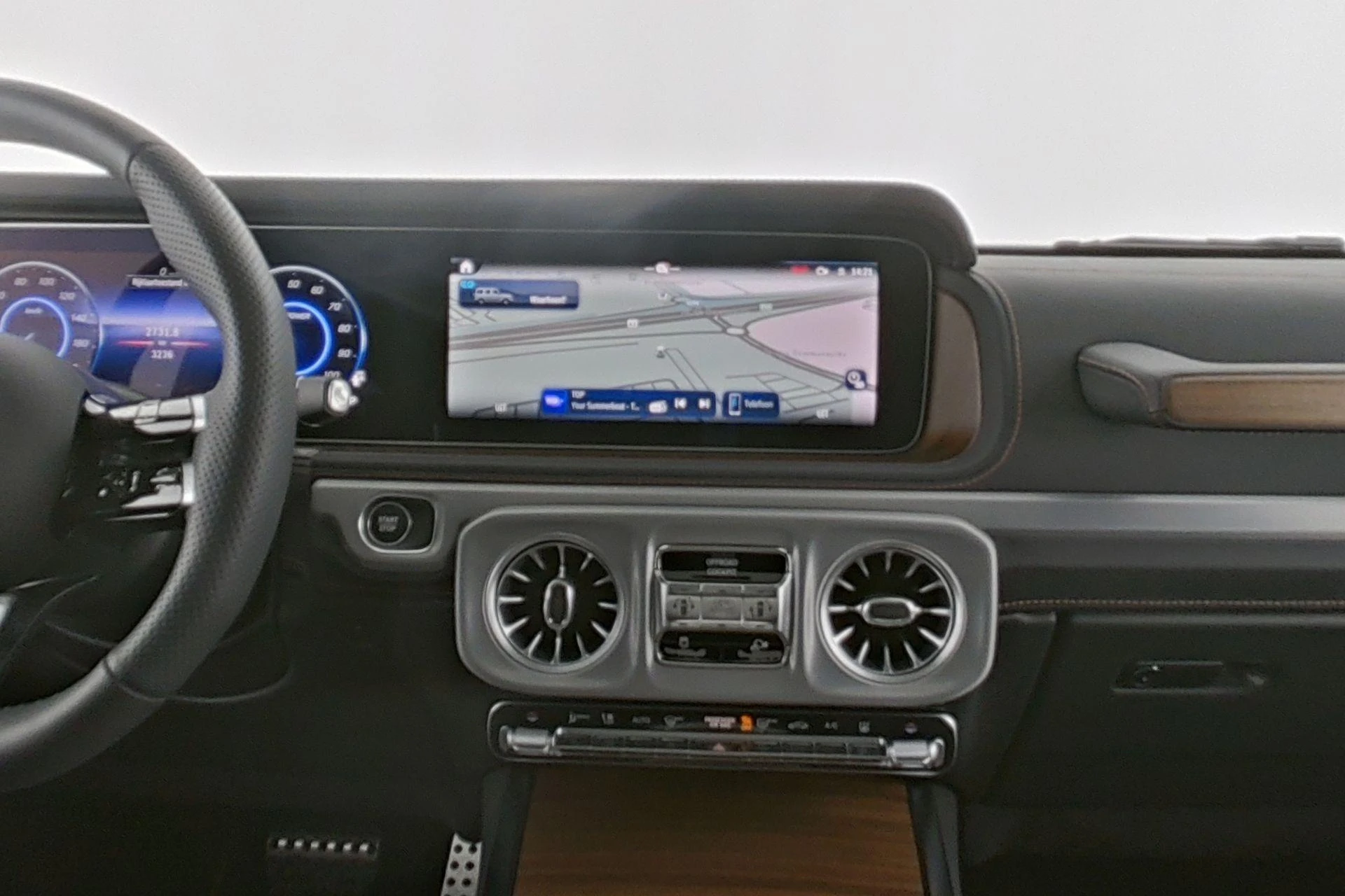 Mercedes-Benz-G-Klasse-image-14