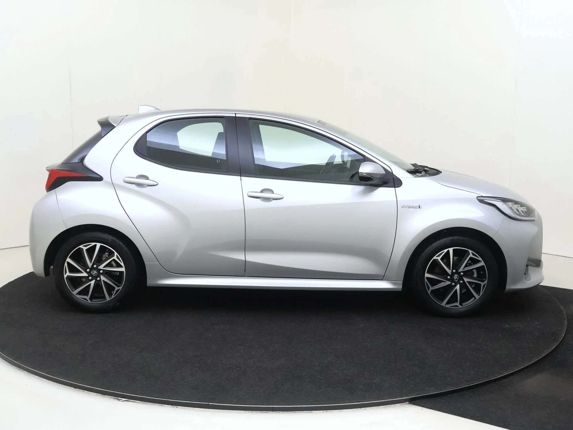 Toyota-Yaris-image-8