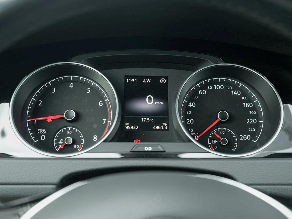 Volkswagen Golf 1.5 TSI Highline R-Line *LED*Navi*PDC*Climatronic*Sitzheizung*17" Alufelgen*