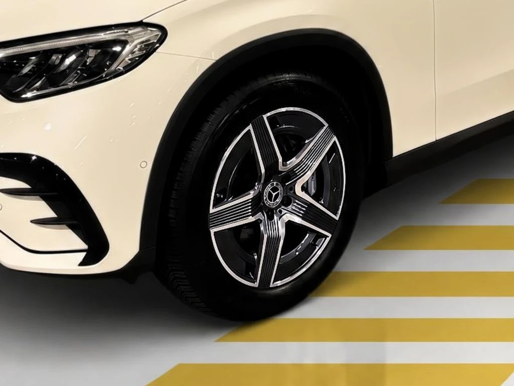 Mercedes-Benz-GLC 300 d-image-5