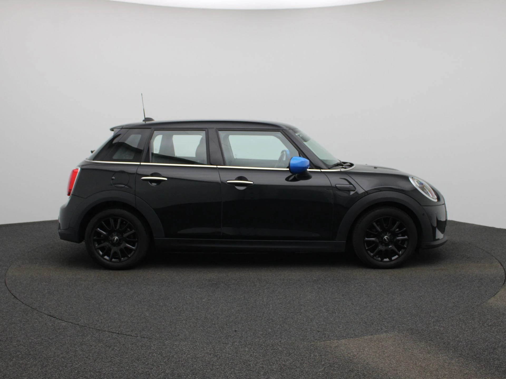 MINI-One-image-5