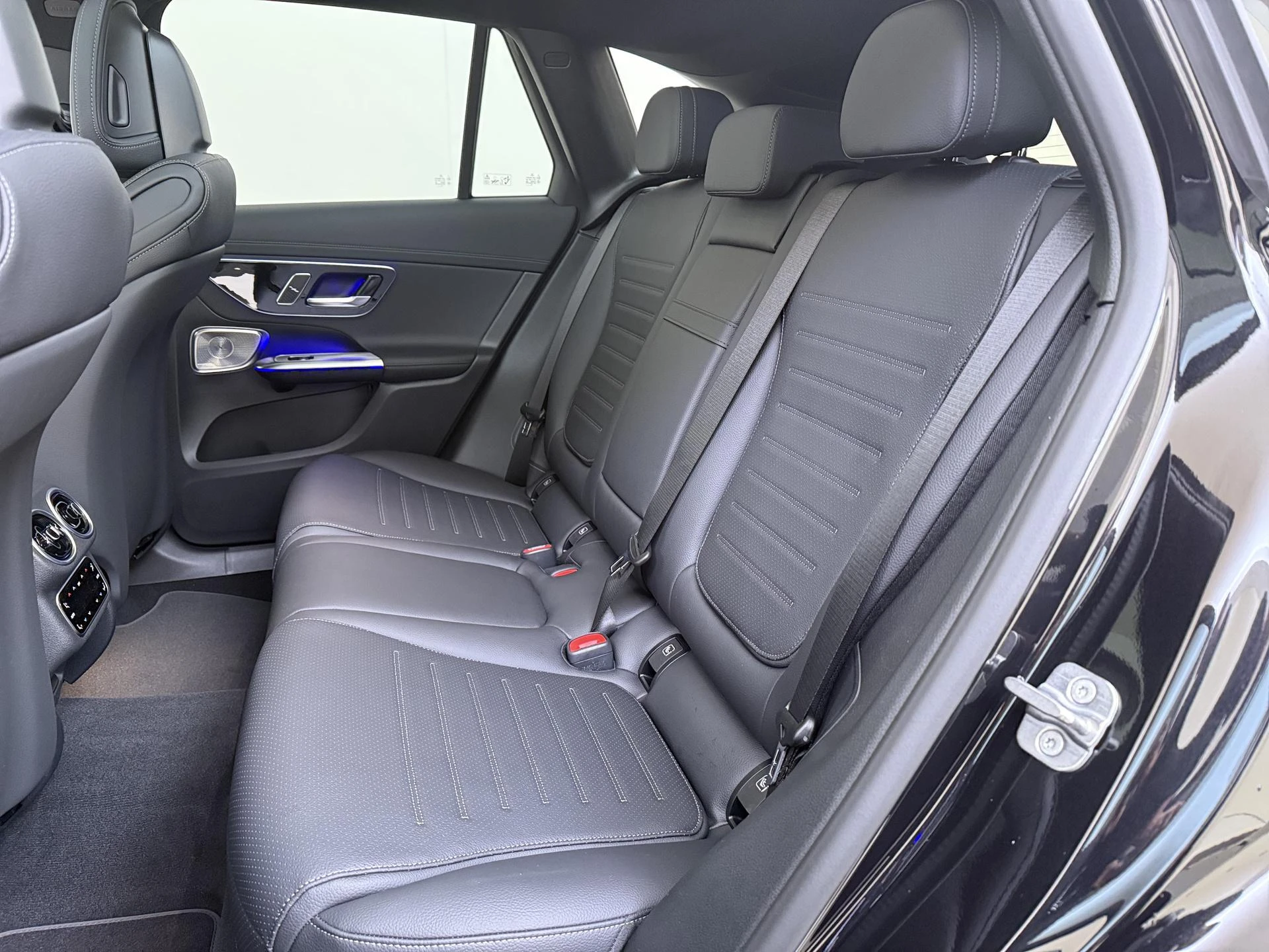 Mercedes-Benz-GLC-image-15