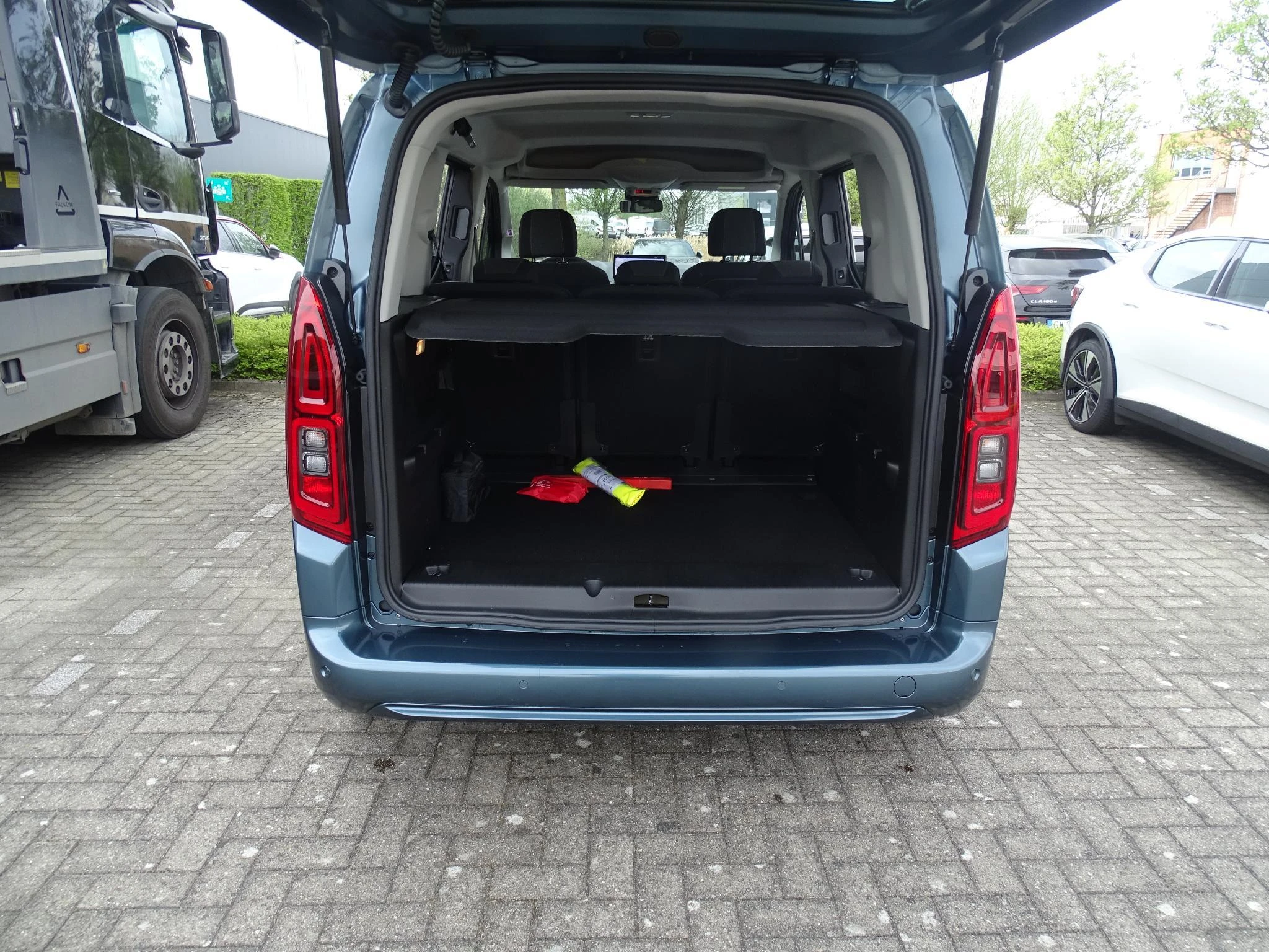Opel Combo Life 1.2T Edition+gps+camera+park pilot achteraan