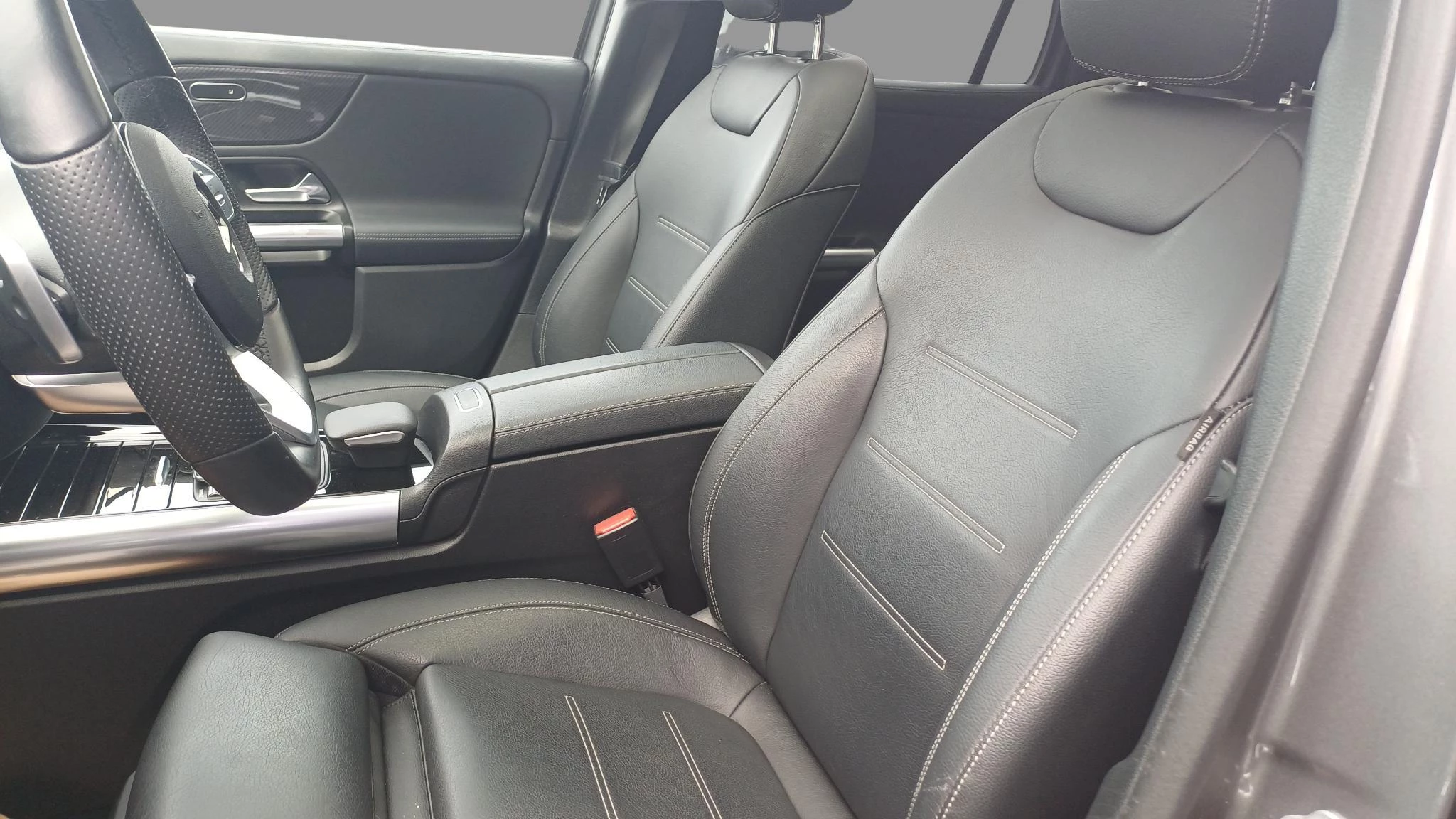 Mercedes-Benz GLA 250 e AMG Line + LEDER + PANO + MULTIBEAM + HEAD UP + CARPLAY +