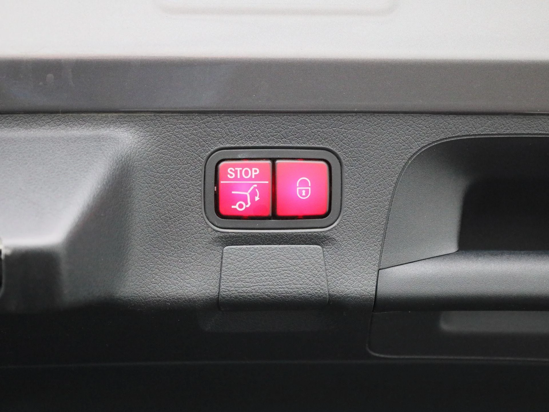 Mercedes-Benz-CLA-image-13