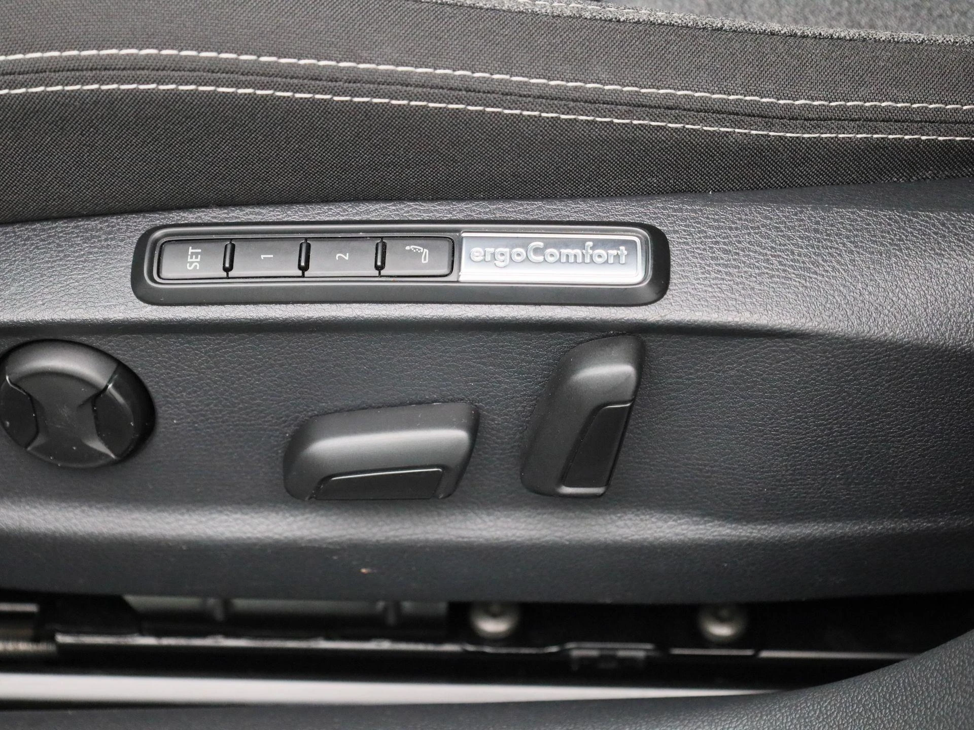 Volkswagen-Passat-image-33