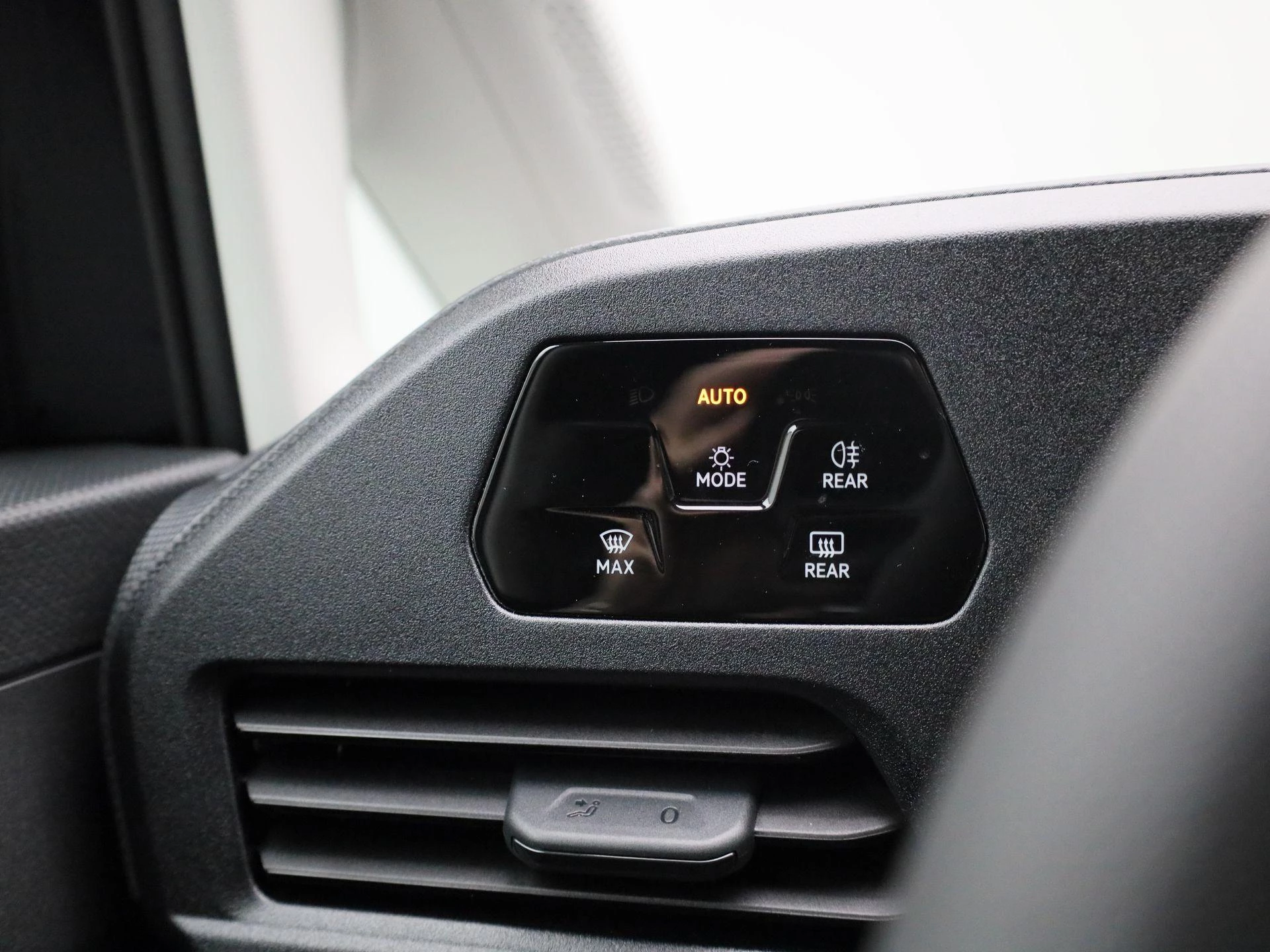 Volkswagen-Caddy-image-21