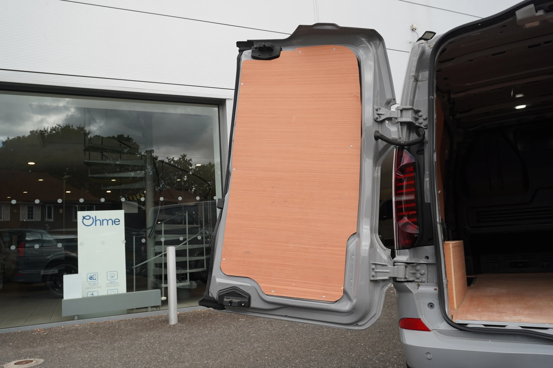 Volkswagen-Transporter-image-17