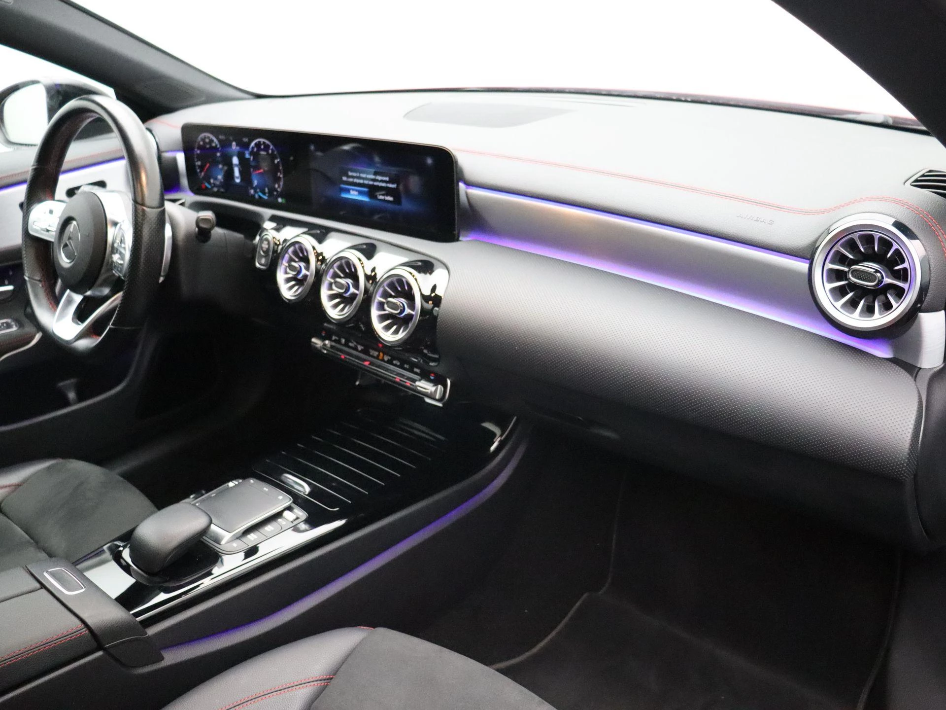Mercedes-Benz CLA 200 AMG Line Coupé + PANORAMISCH DAK + MULTIBEAM LED +