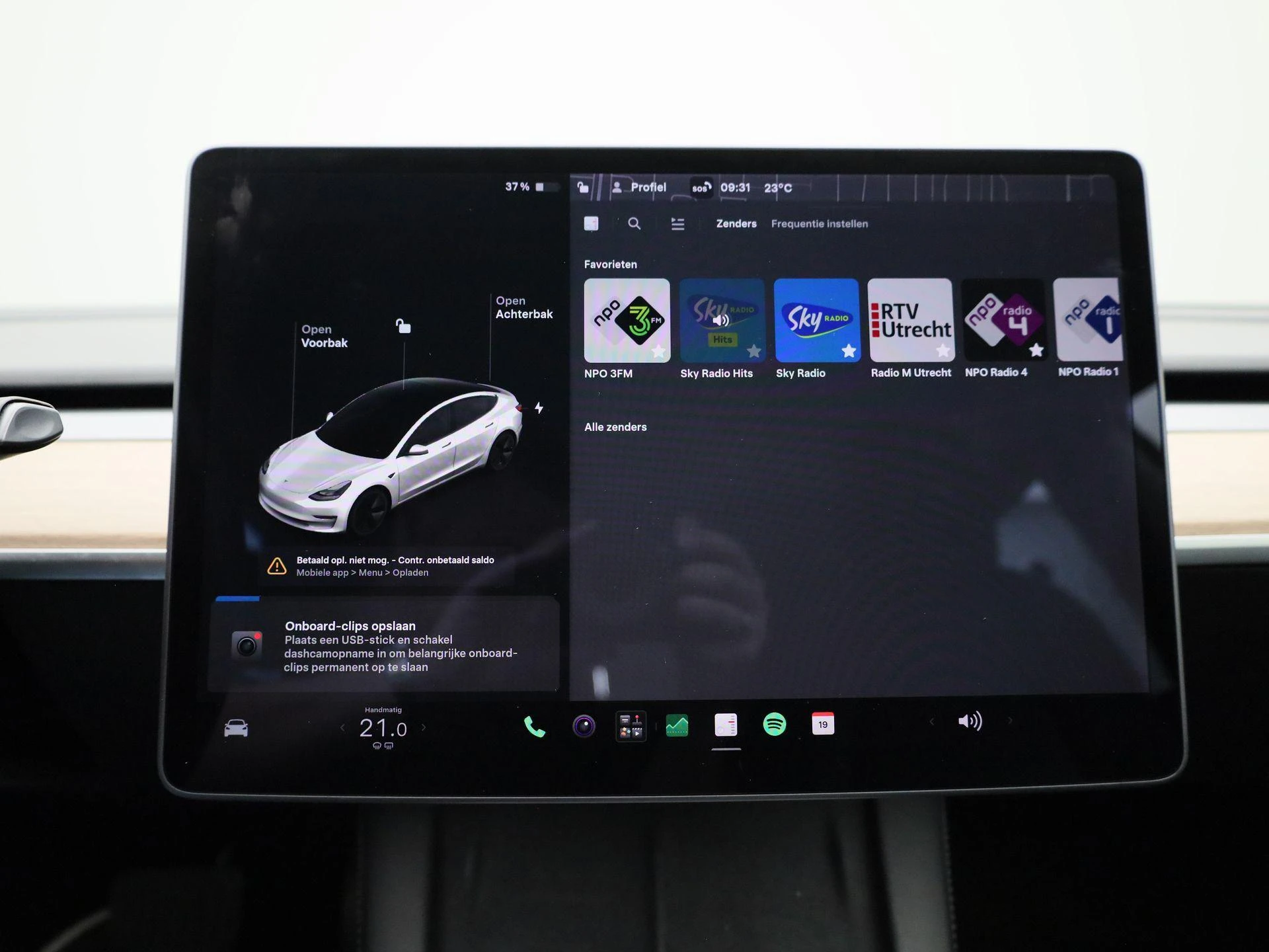 Tesla-Model 3-image-18